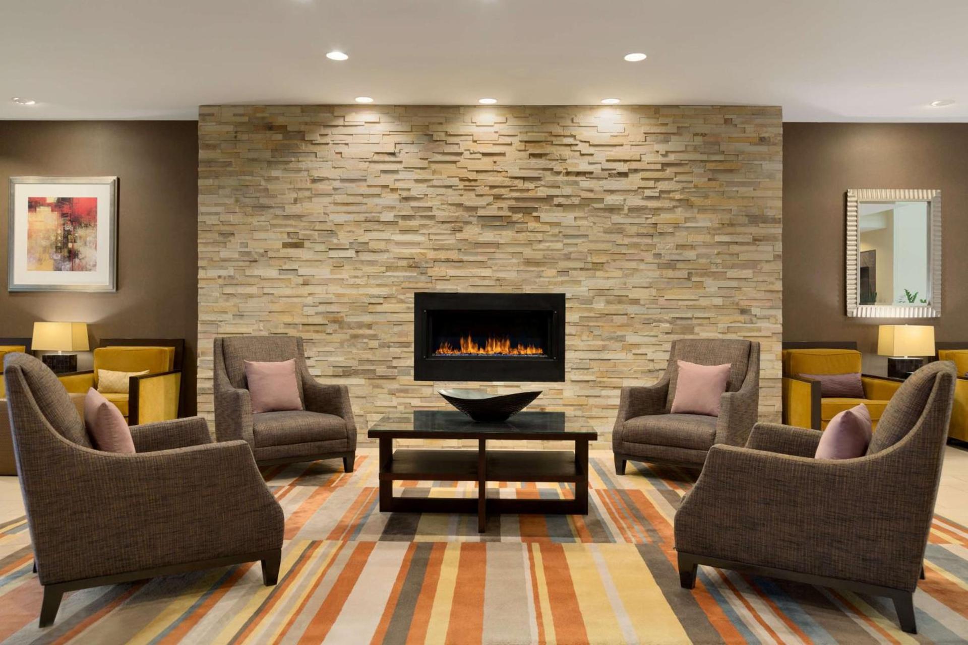 Embassy Suites by Hilton Chicago North Shore Deerfield photo 4