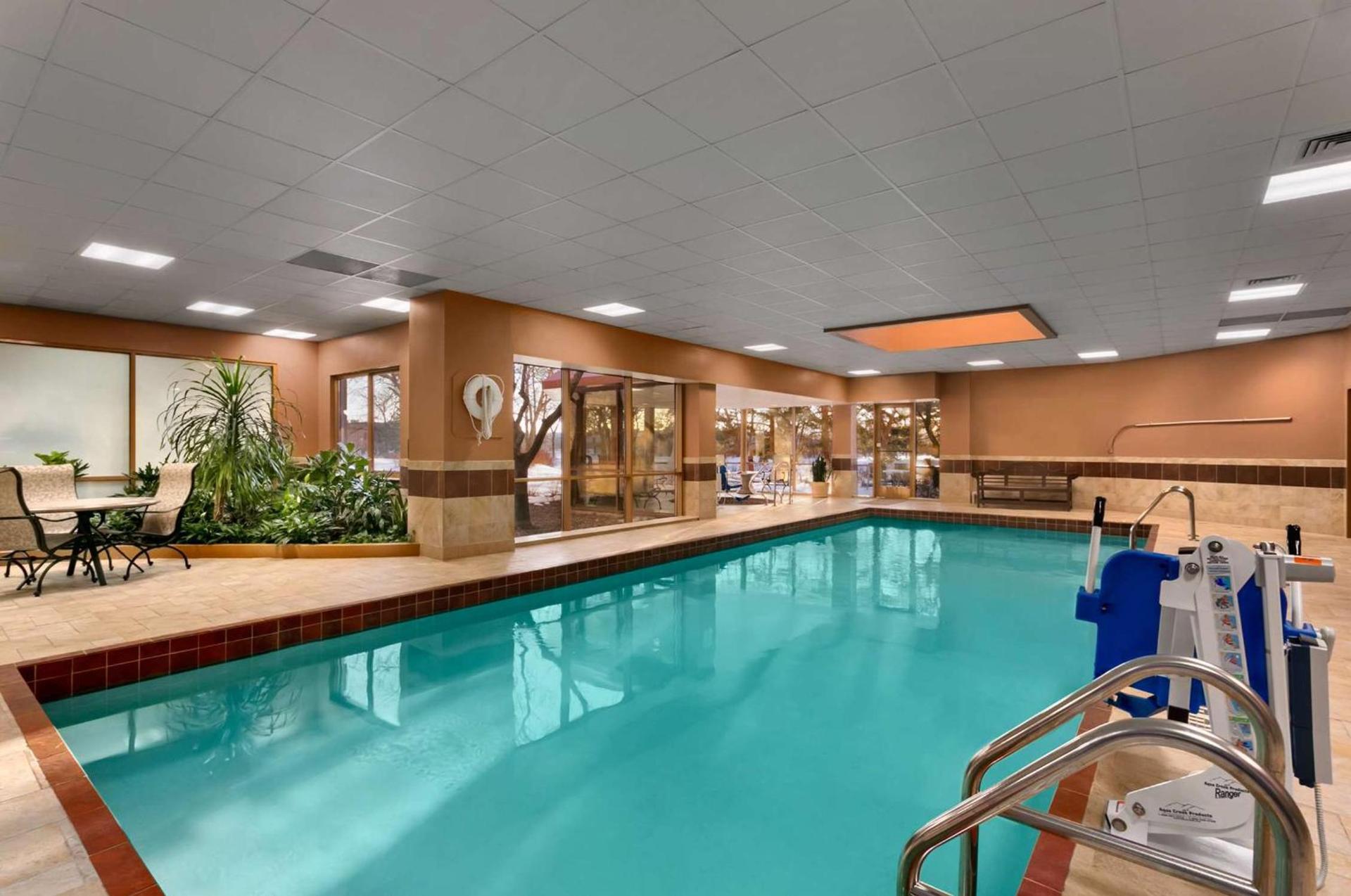 Embassy Suites by Hilton Chicago North Shore Deerfield photo 48