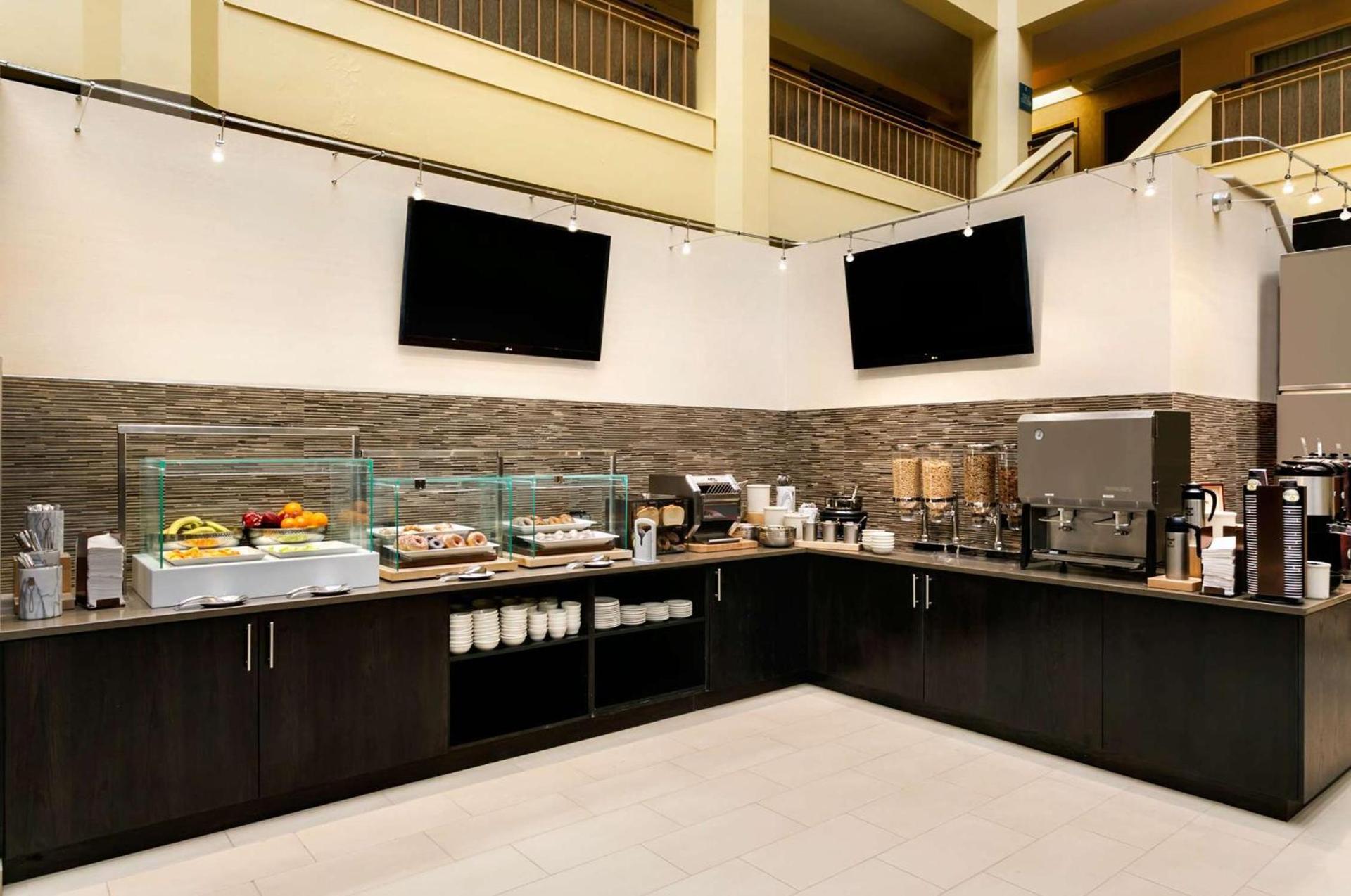 Embassy Suites by Hilton Chicago North Shore Deerfield photo 41