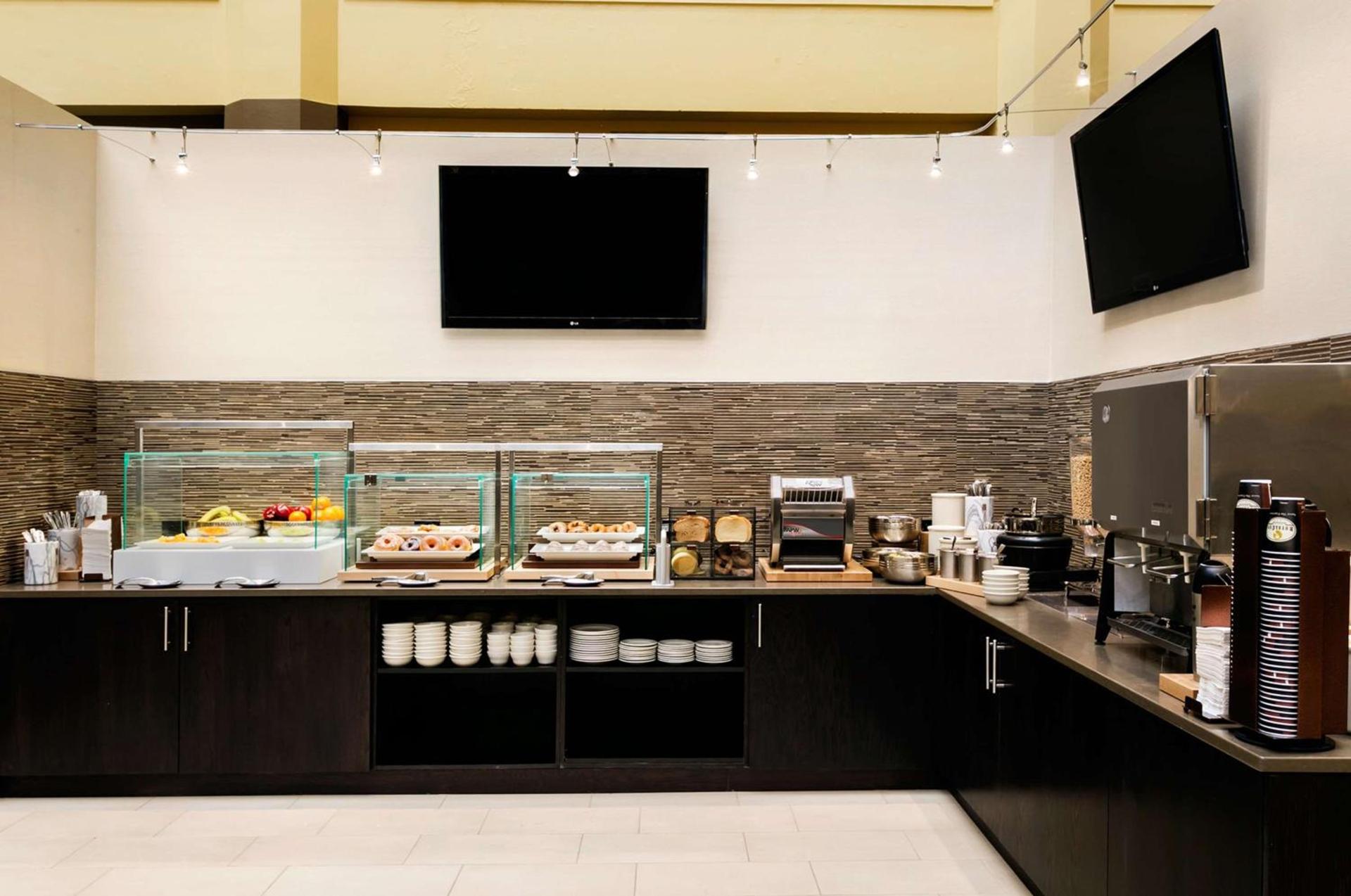 Embassy Suites by Hilton Chicago North Shore Deerfield photo 40