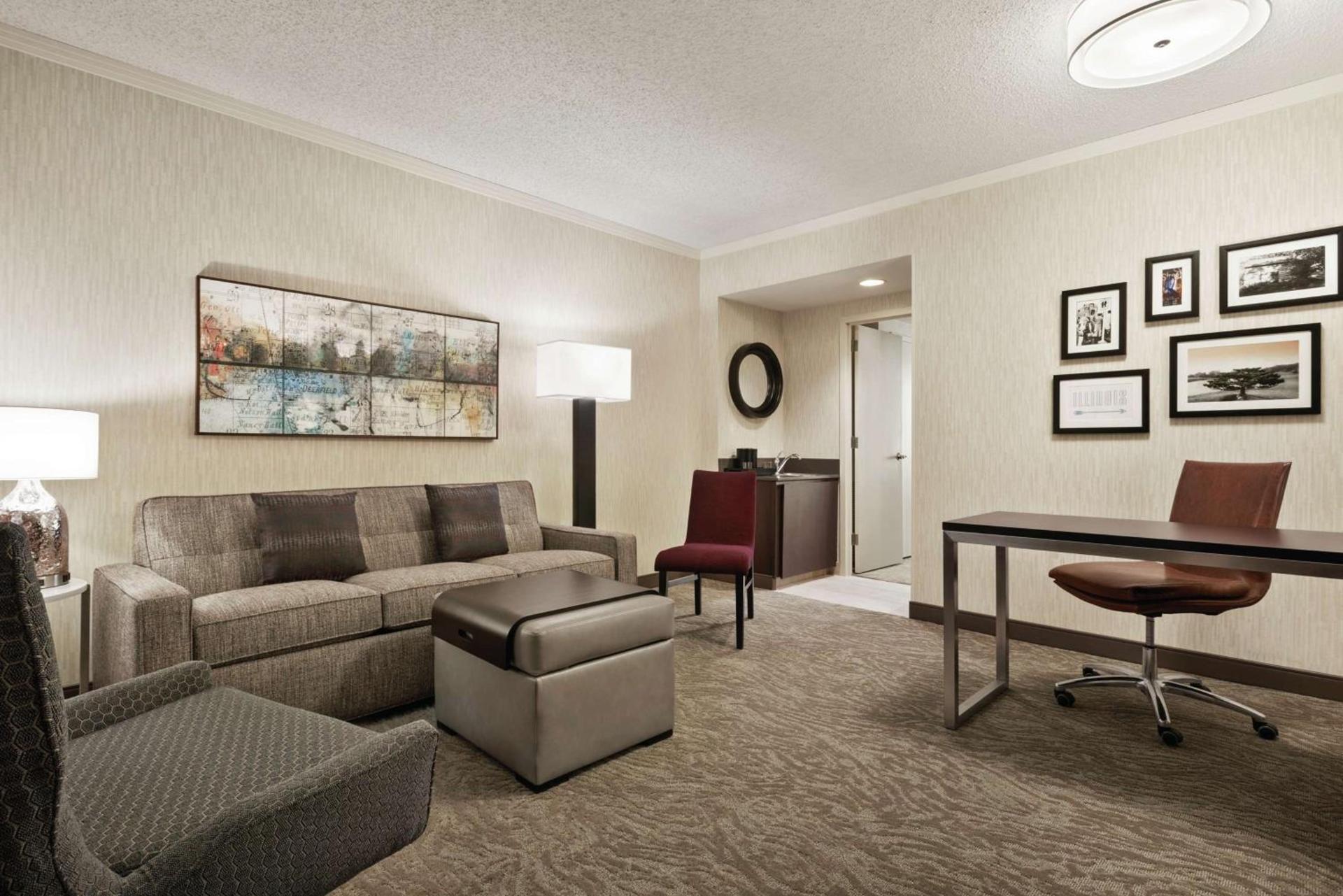 Embassy Suites by Hilton Chicago North Shore Deerfield photo 24