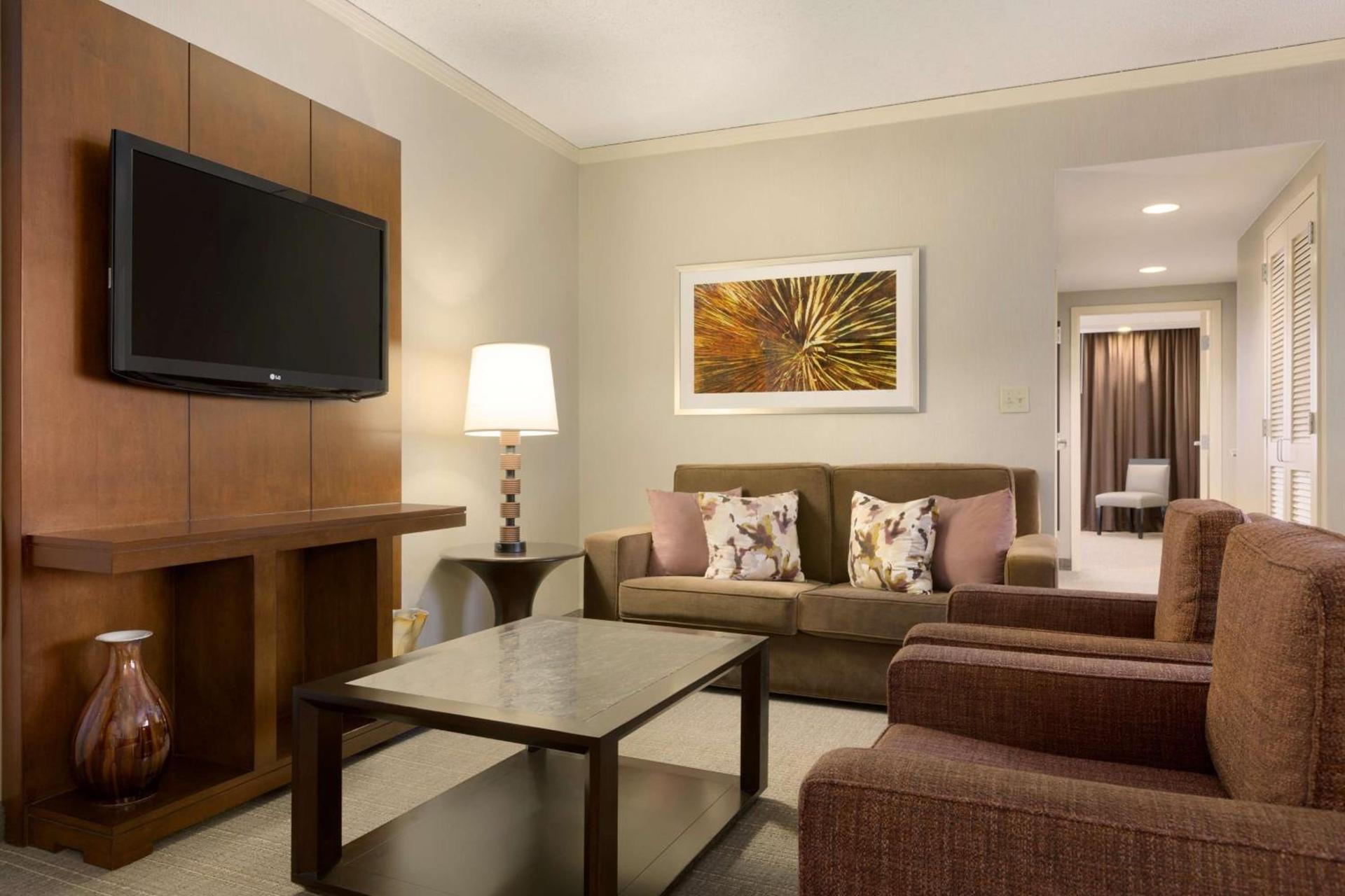 Embassy Suites by Hilton Chicago North Shore Deerfield photo 14