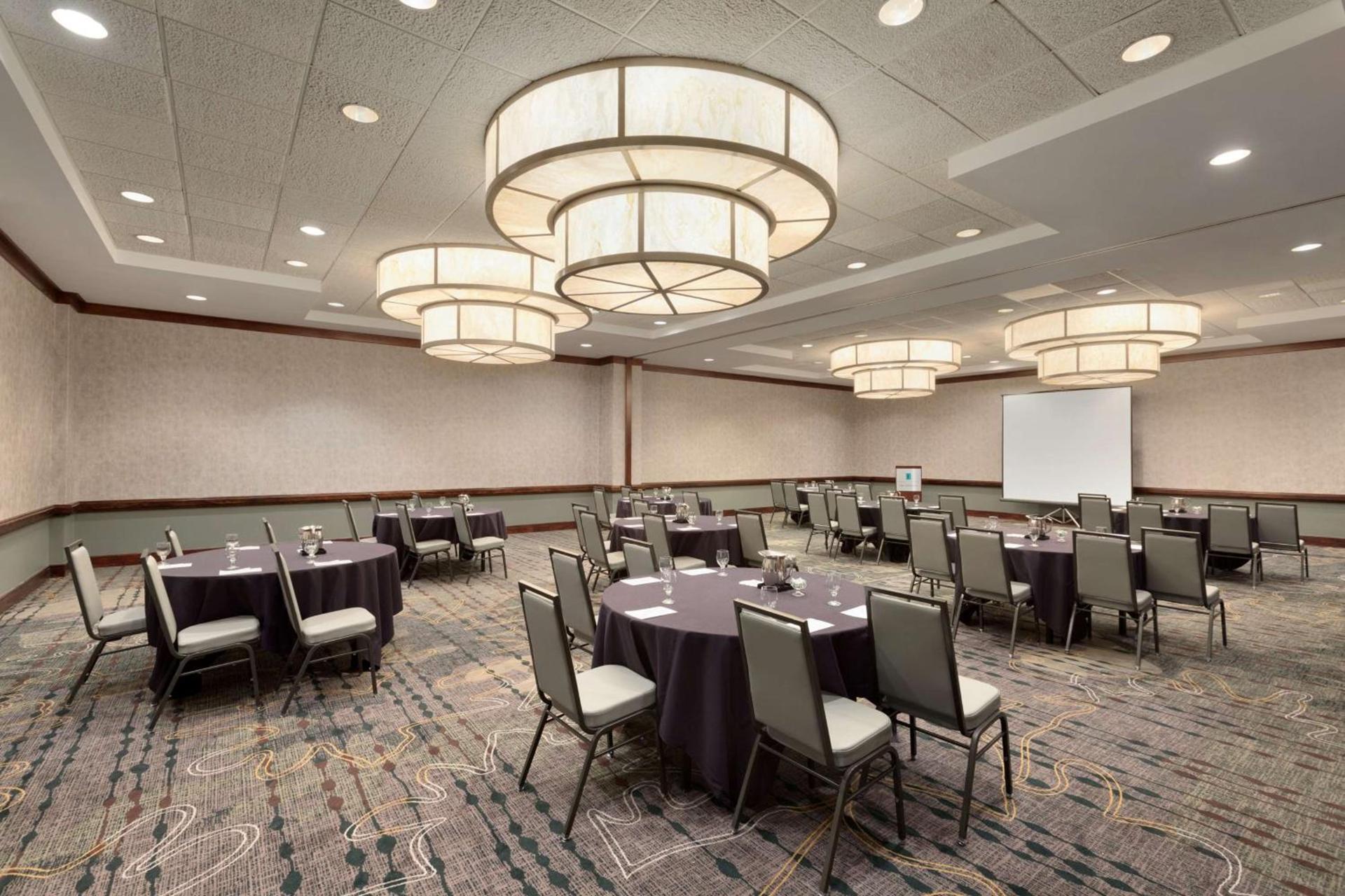 Embassy Suites by Hilton Chicago North Shore Deerfield photo 52