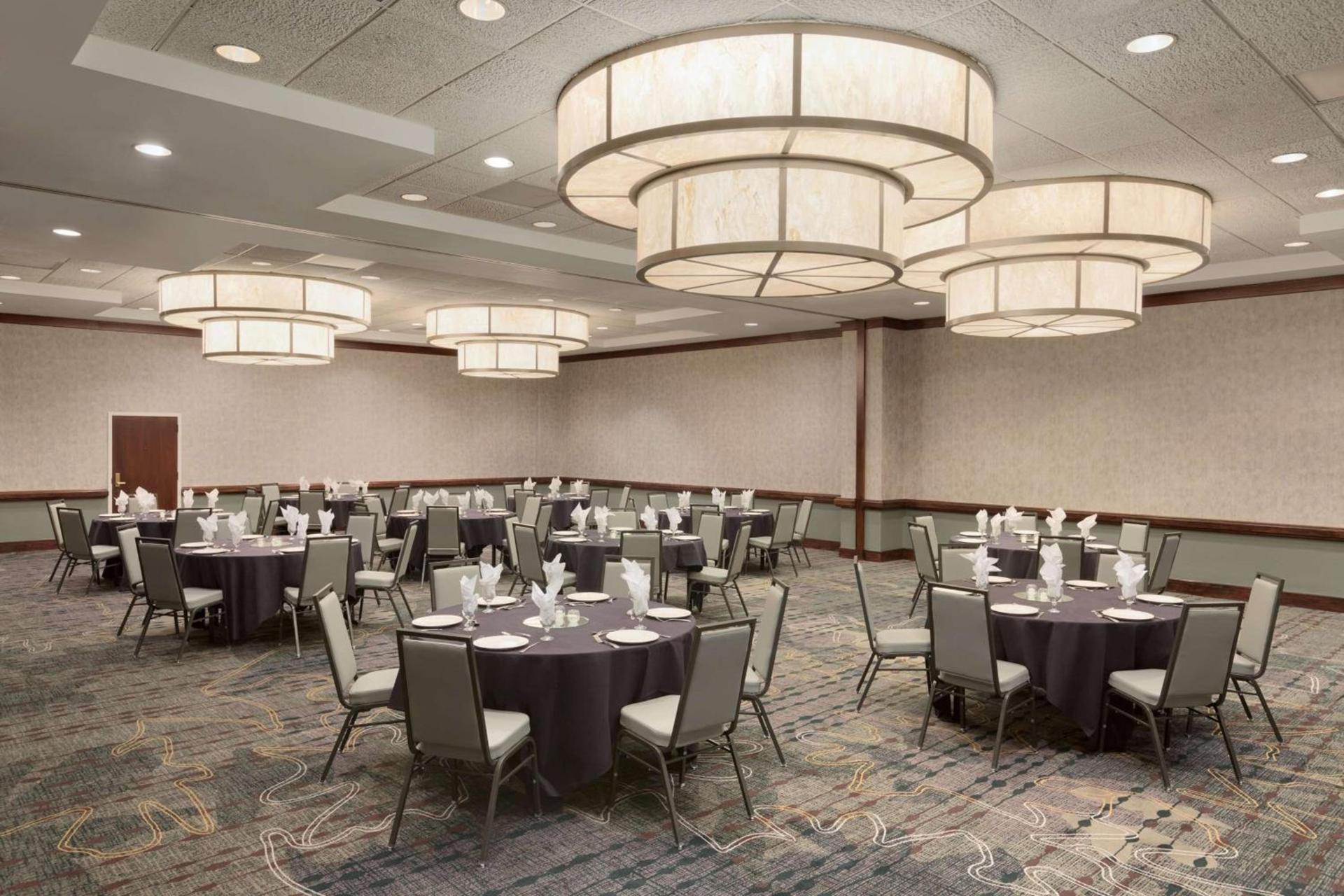 Embassy Suites by Hilton Chicago North Shore Deerfield photo 56