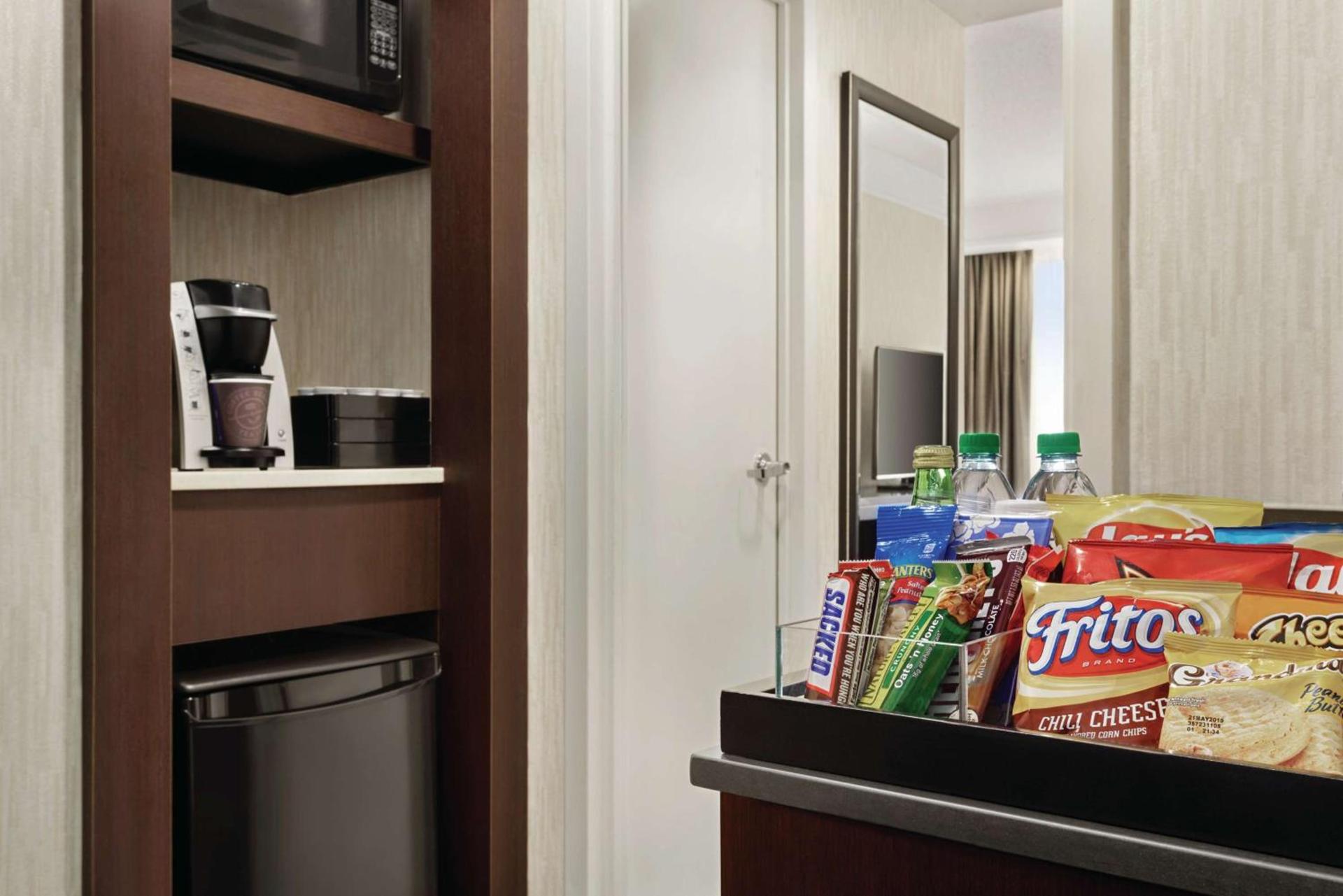 Embassy Suites by Hilton Chicago North Shore Deerfield photo 16