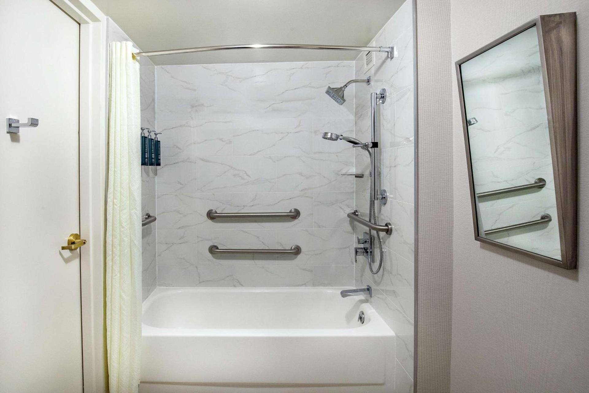 Hilton Greenville photo 23