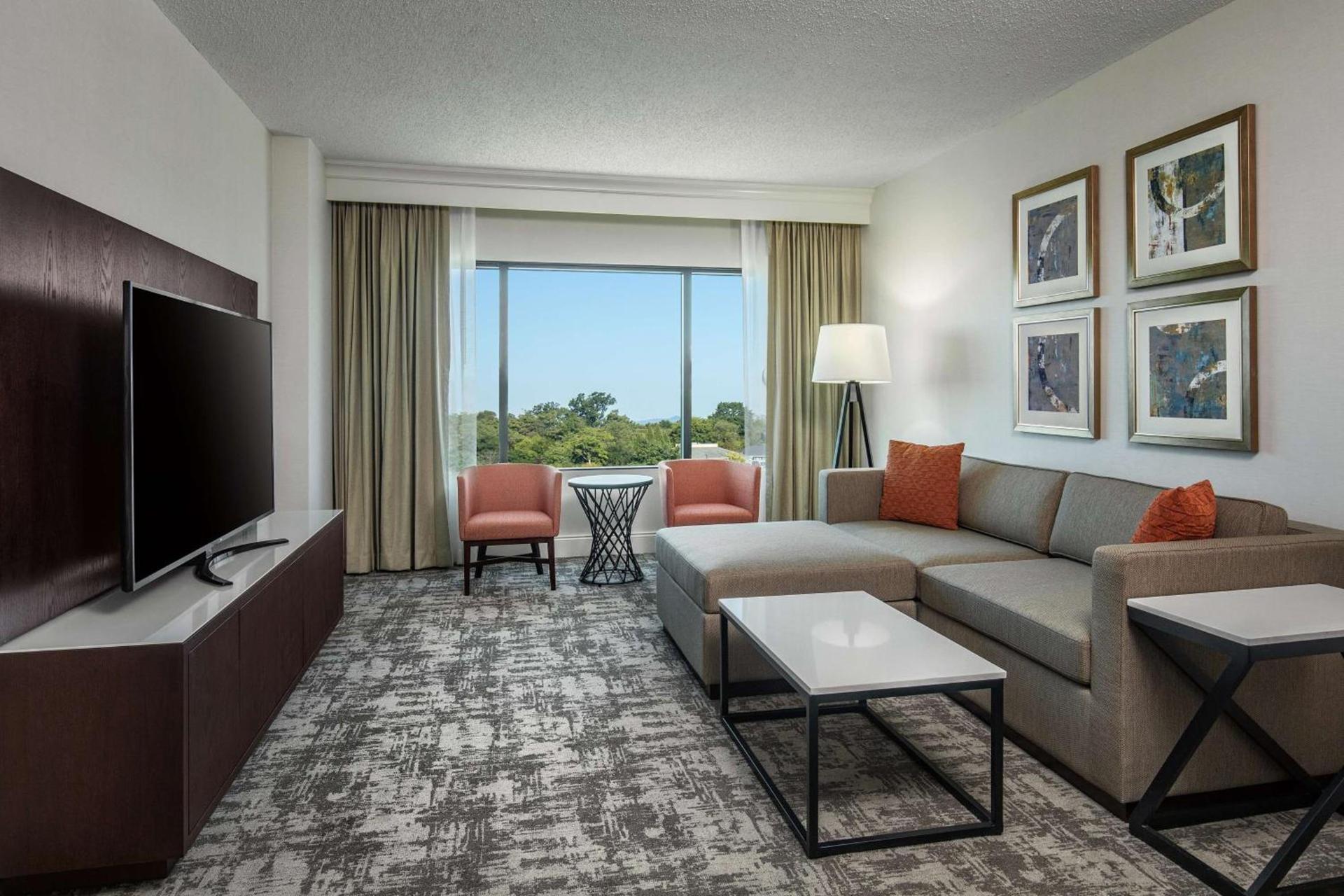 Hilton Greenville photo 3
