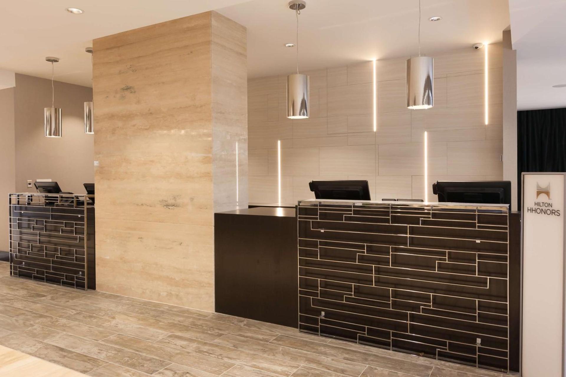 DoubleTree by Hilton Hotel & Suites Houston by the Galleria photo 2