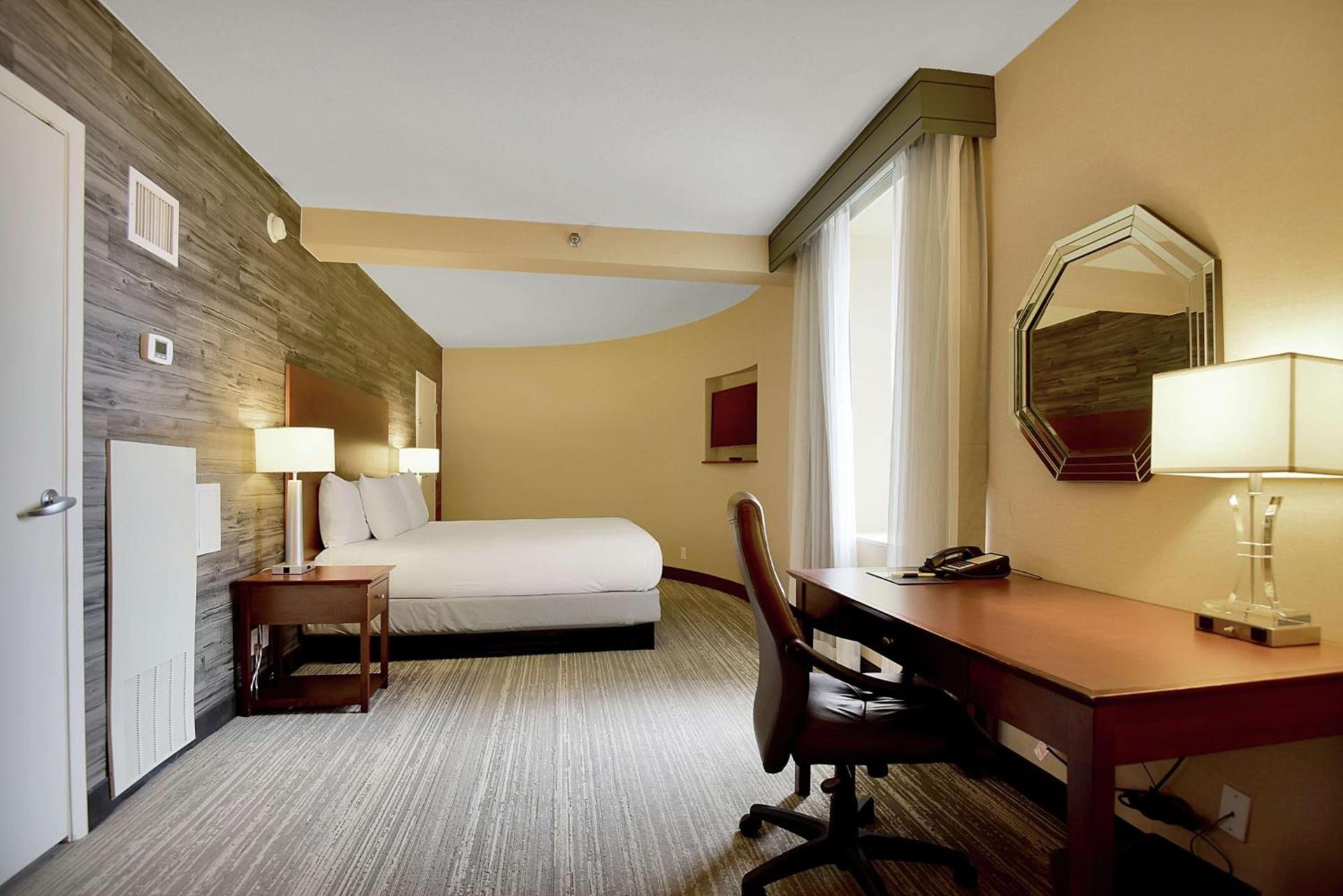 DoubleTree by Hilton Hotel & Suites Houston by the Galleria photo 11