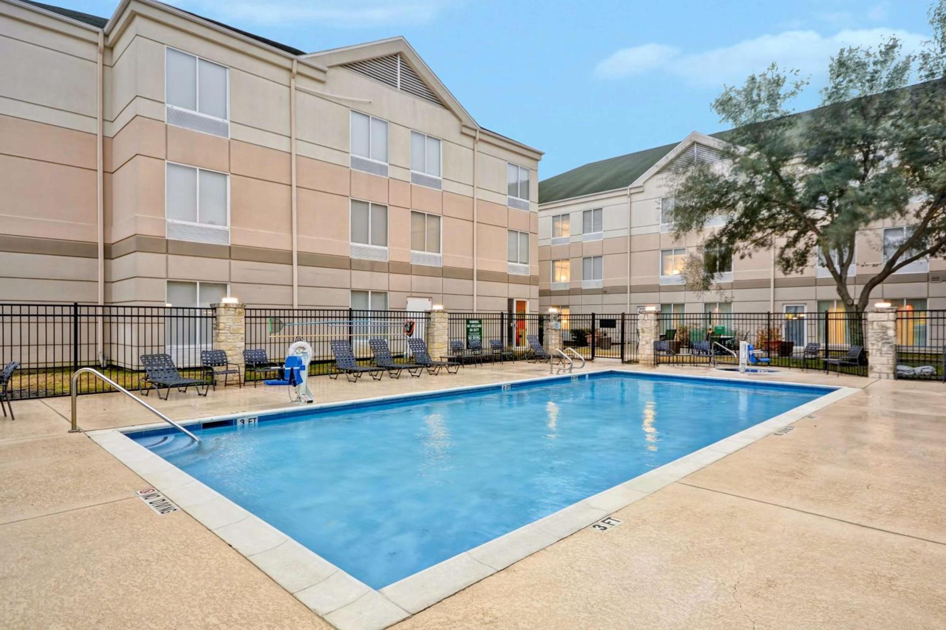 Hilton Garden Inn Austin Round Rock photo 13