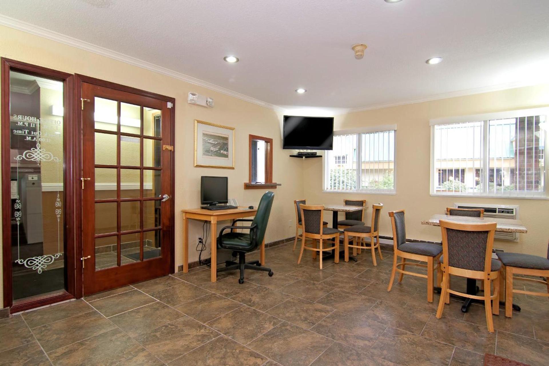 Valley Inn Shakopee photo 2