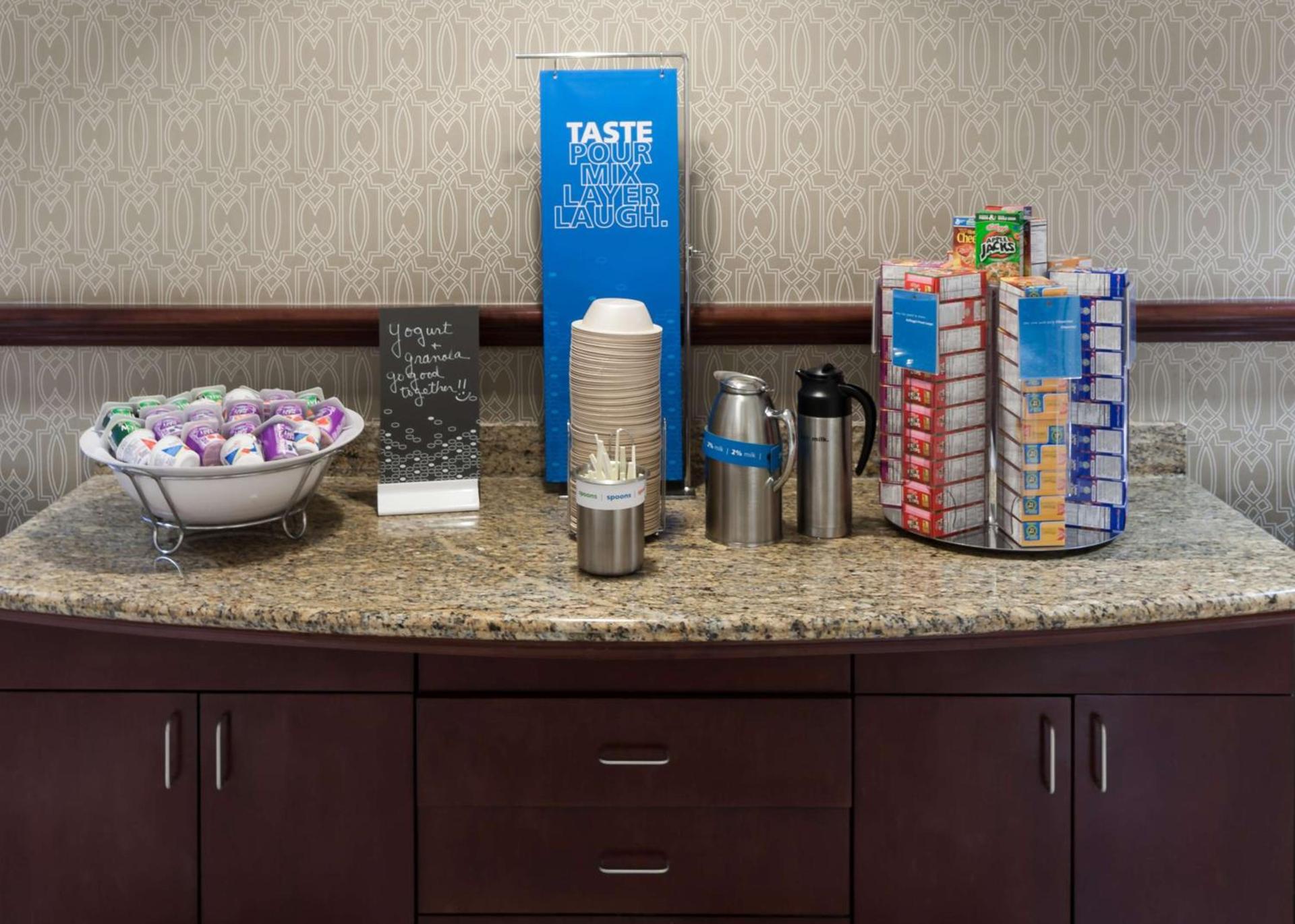 Hampton Inn & Suites Westford-Chelmsford photo 8