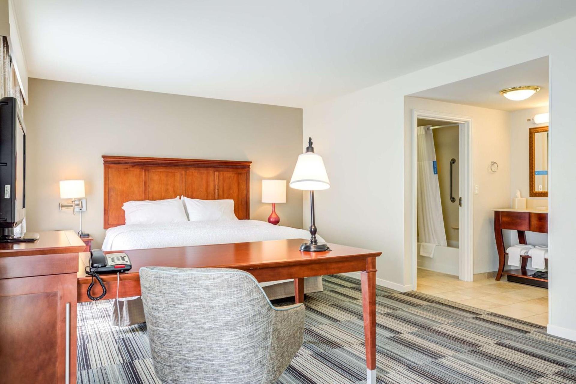 Hampton Inn & Suites Westford-Chelmsford photo 13