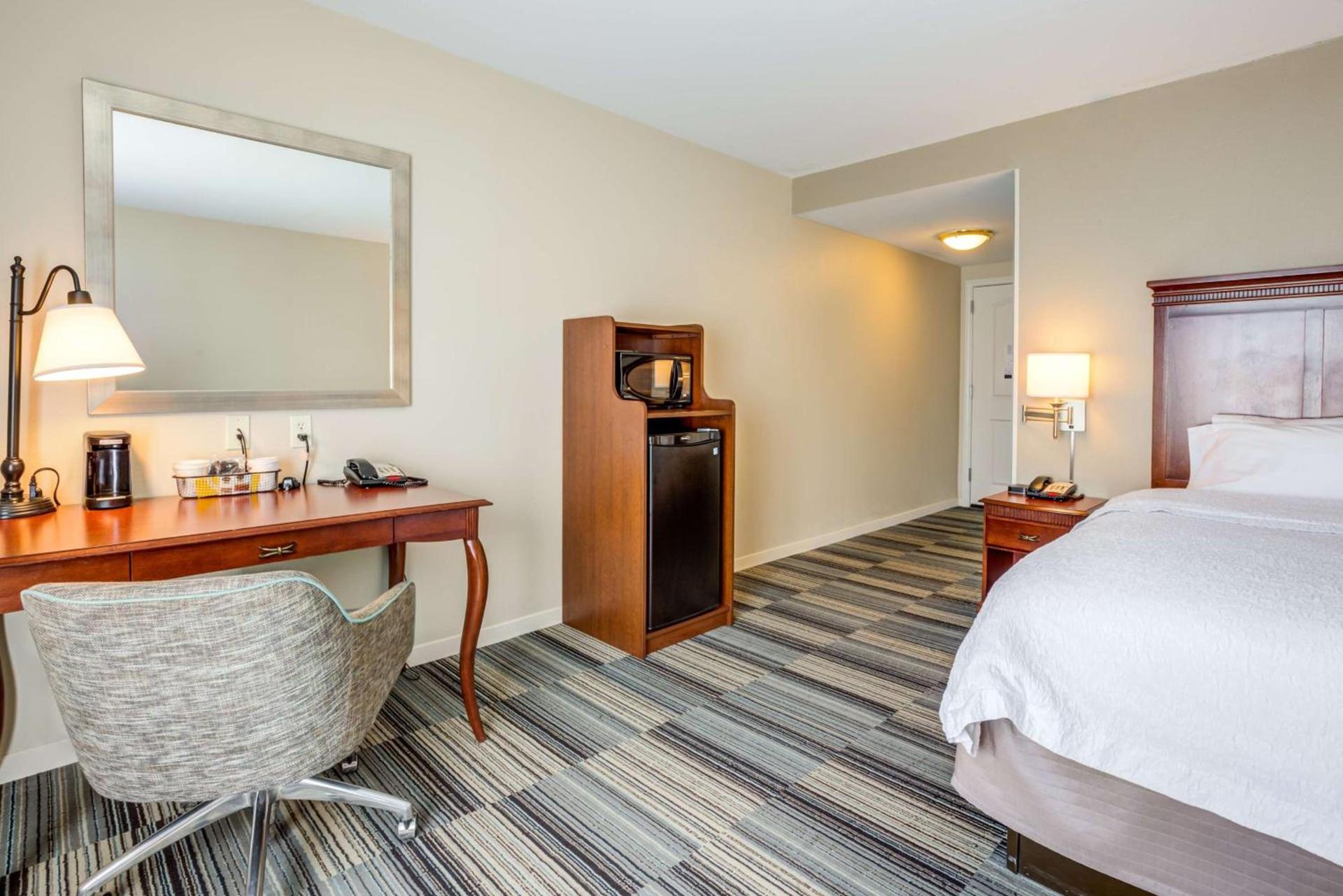 Hampton Inn & Suites Westford-Chelmsford photo 19