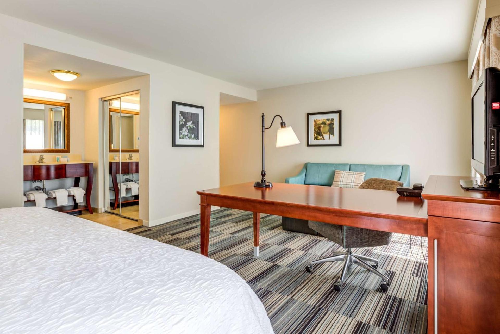 Hampton Inn & Suites Westford-Chelmsford photo 20
