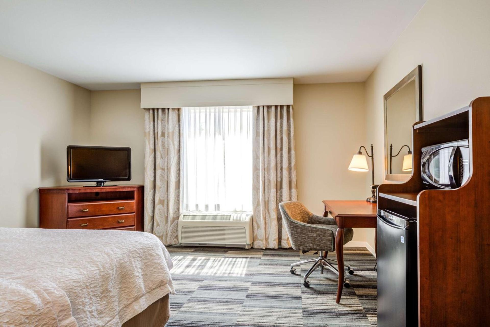 Hampton Inn & Suites Westford-Chelmsford photo 23