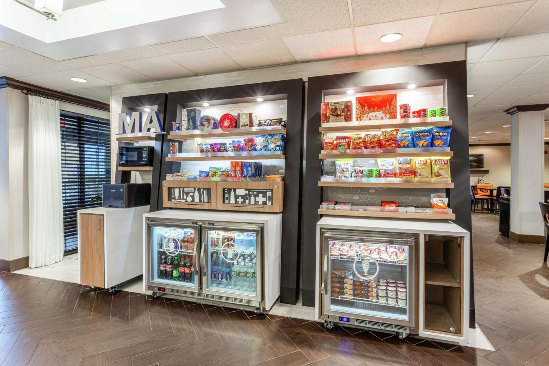 Hampton Inn Boston/Peabody photo 10