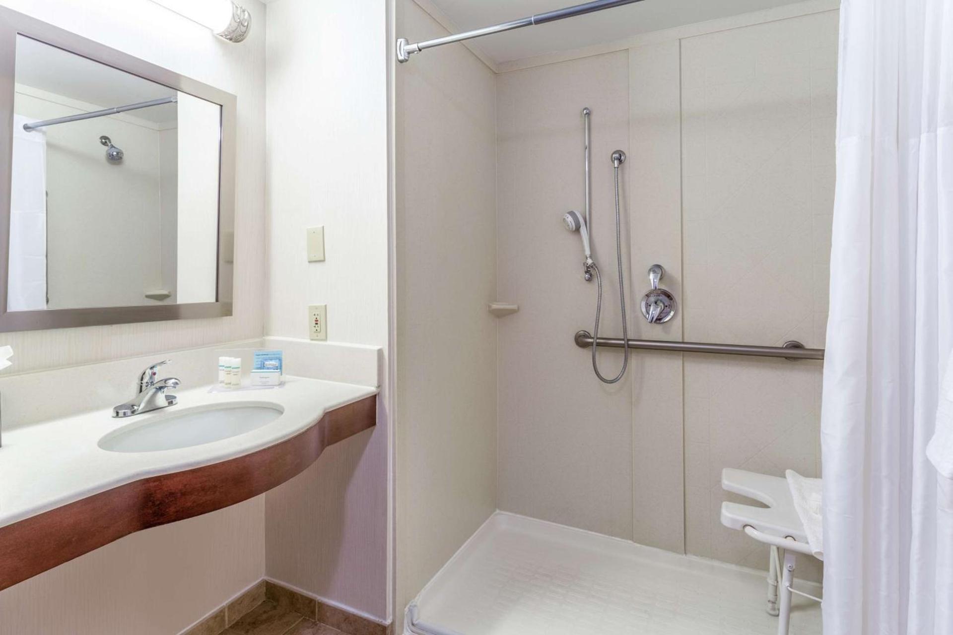 Hampton Inn Boston/Peabody photo 24