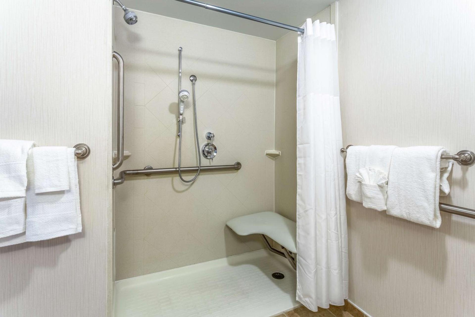 Hampton Inn Boston/Peabody photo 25