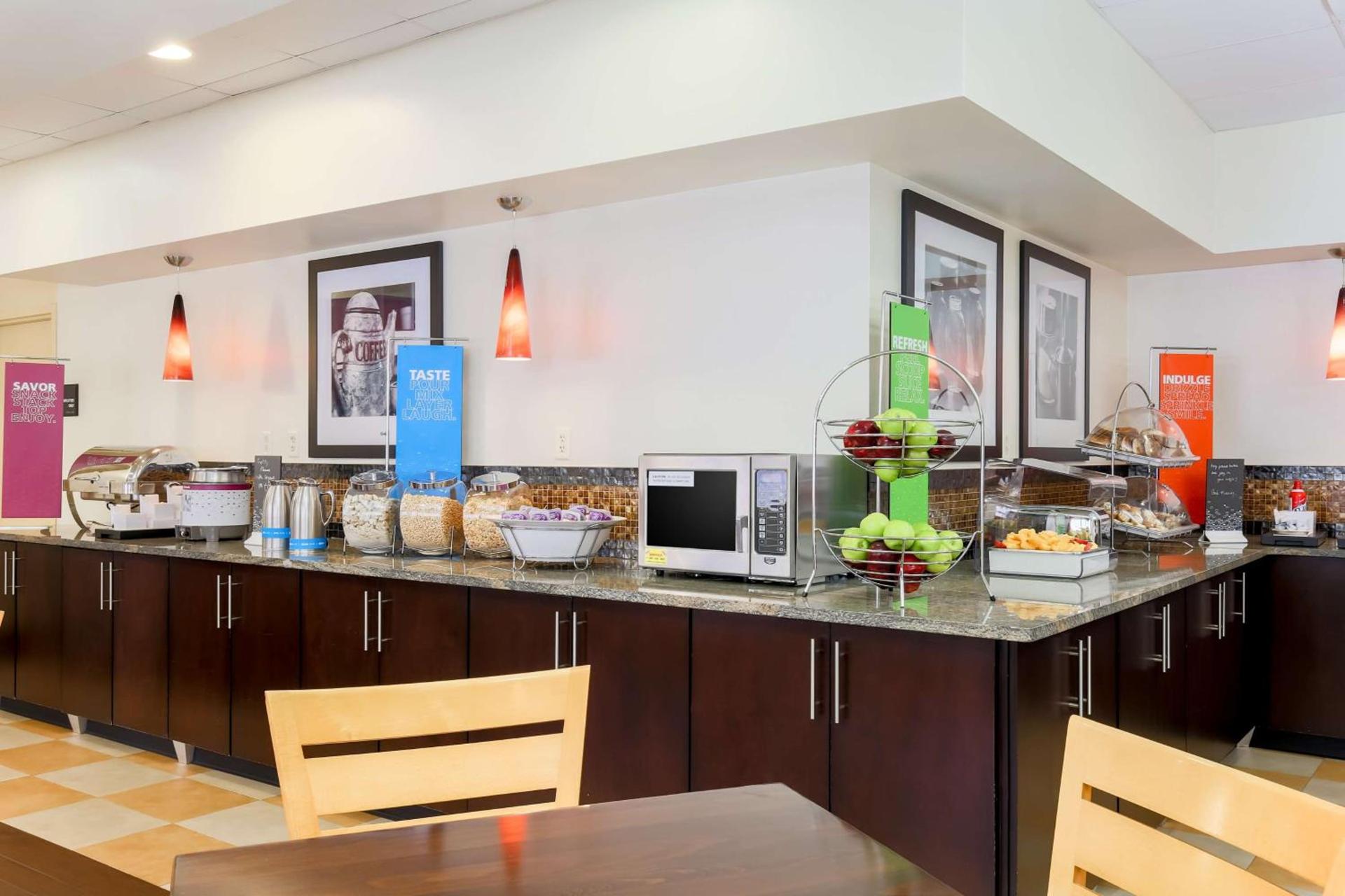 Hampton Inn Champaign/Urbana photo 12