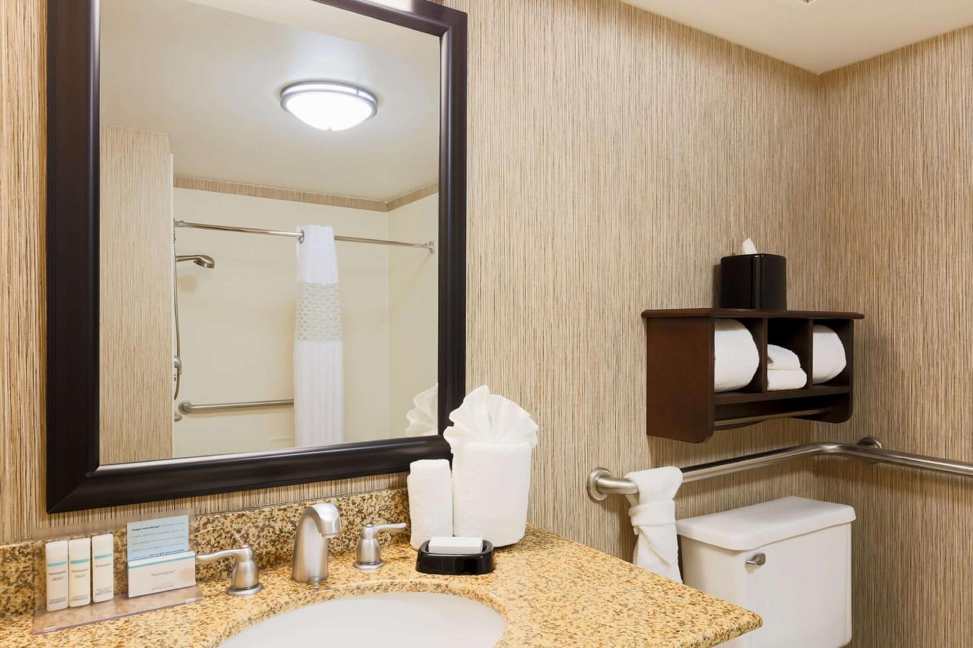 Hampton Inn Champaign/Urbana photo 23