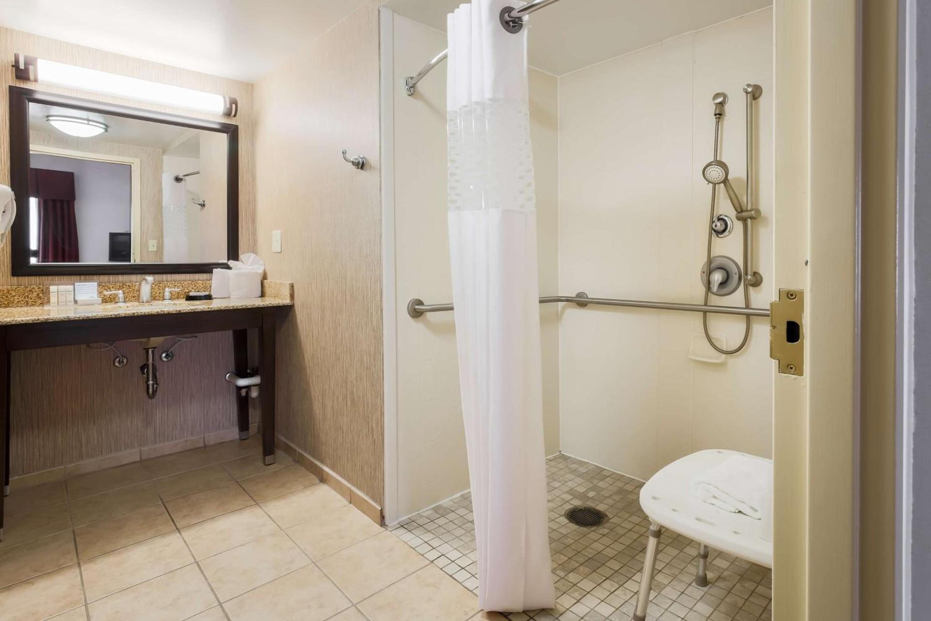 Hampton Inn Champaign/Urbana photo 29