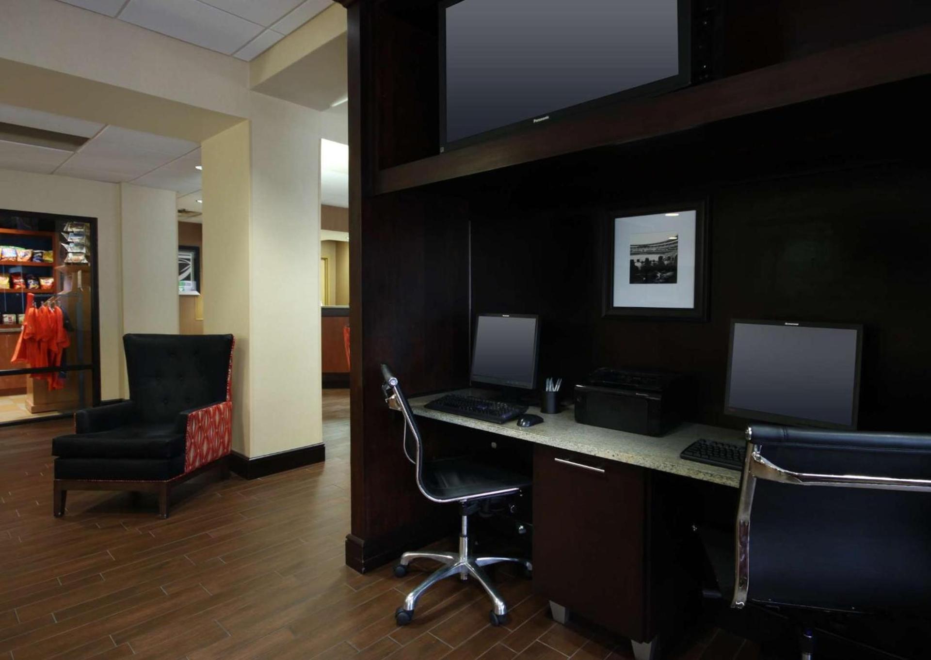 Hampton Inn Champaign/Urbana photo 42