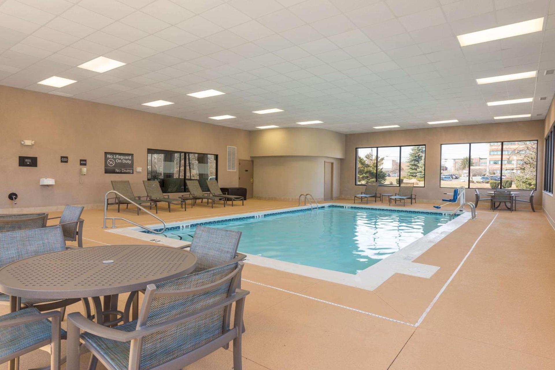 Hampton Inn East Lansing photo 6