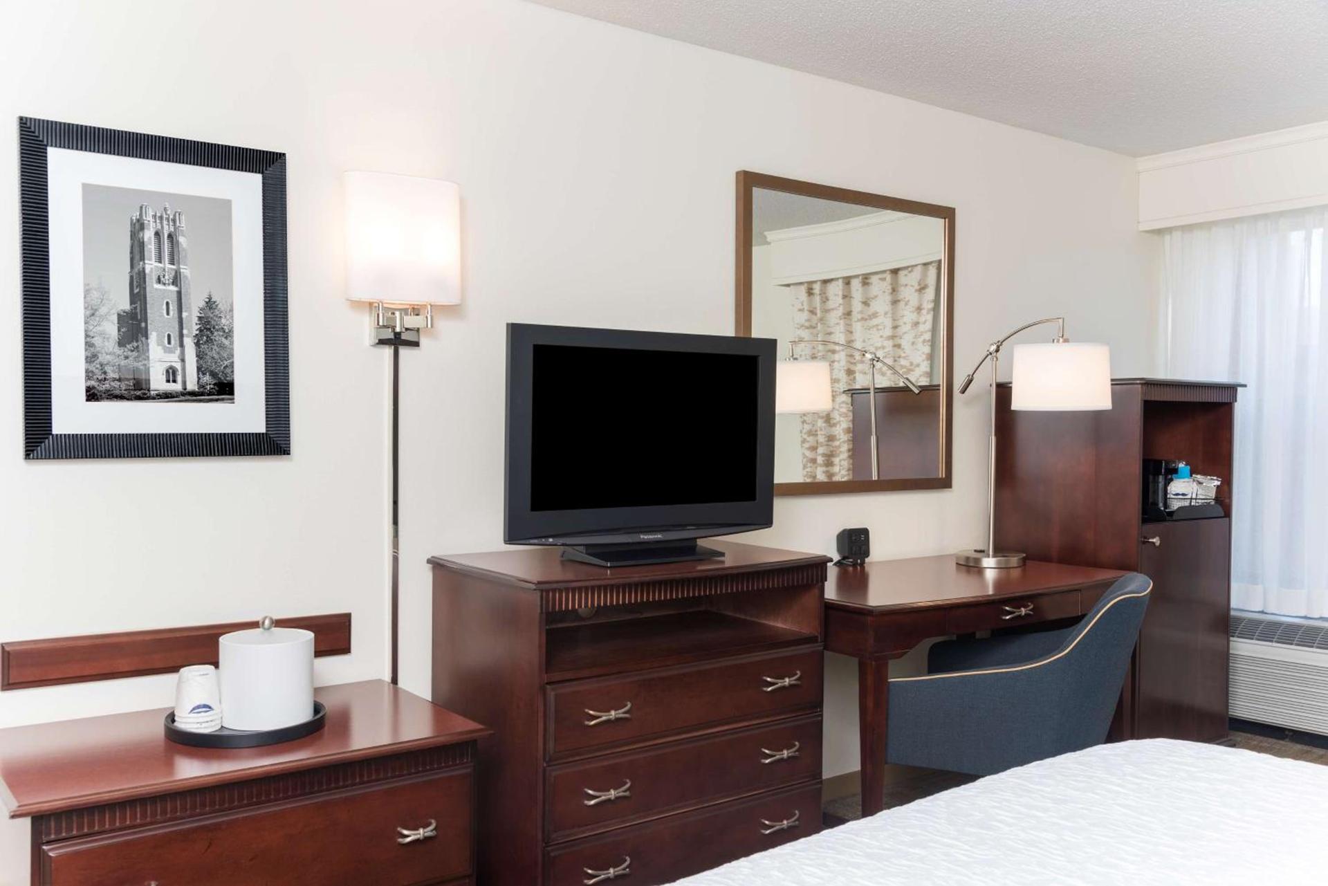 Hampton Inn East Lansing photo 20
