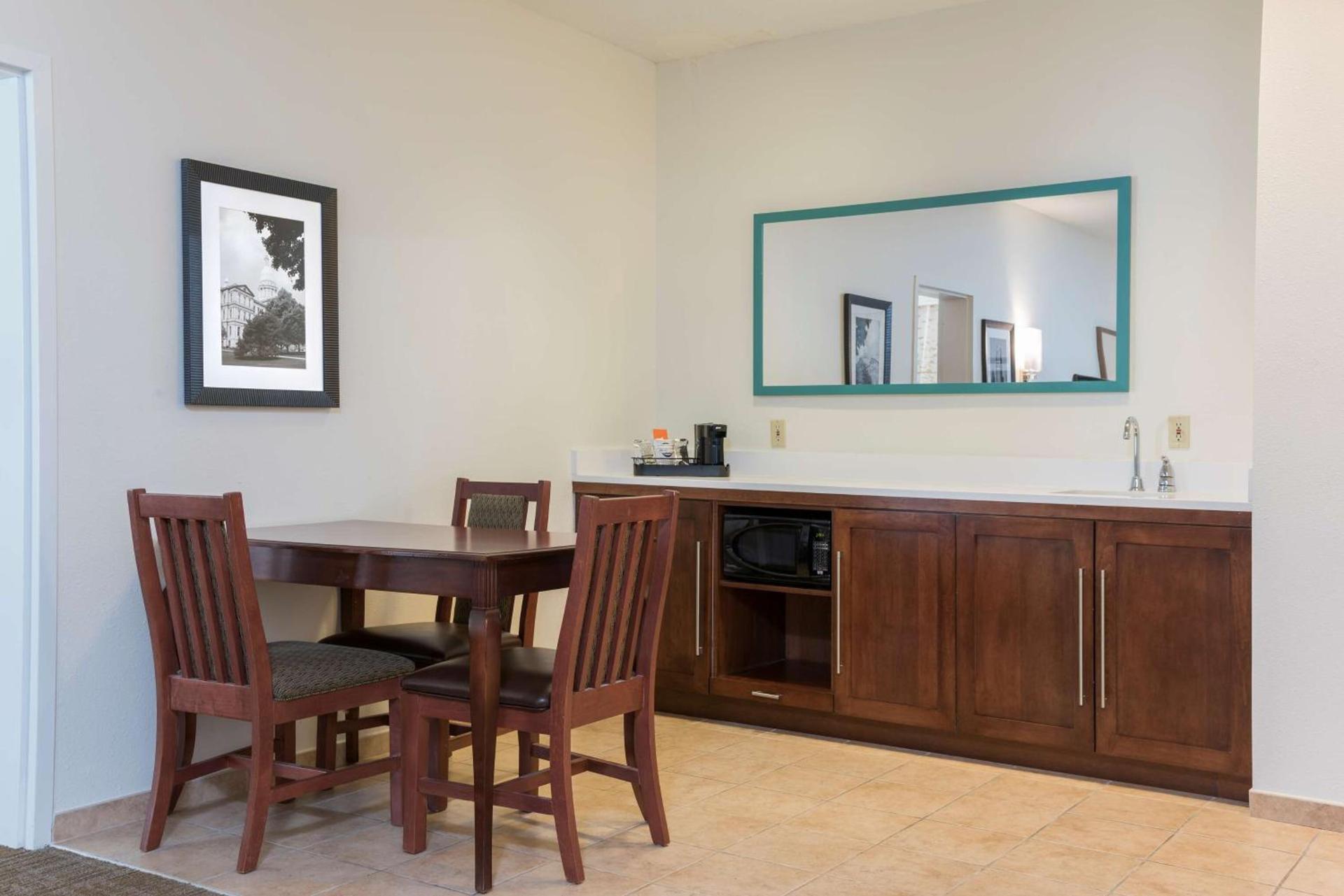 Hampton Inn East Lansing photo 36