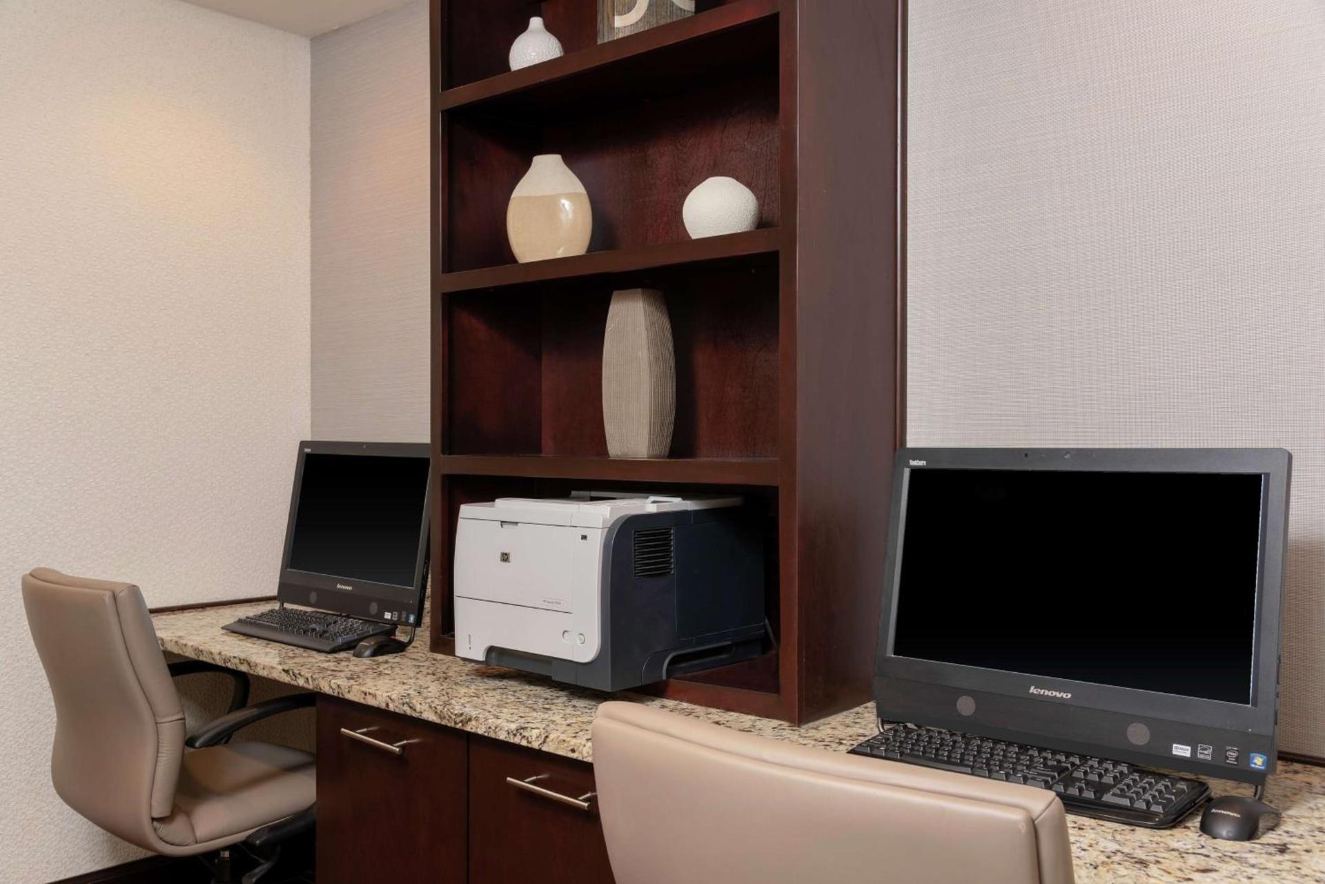 Hampton Inn East Lansing photo 41