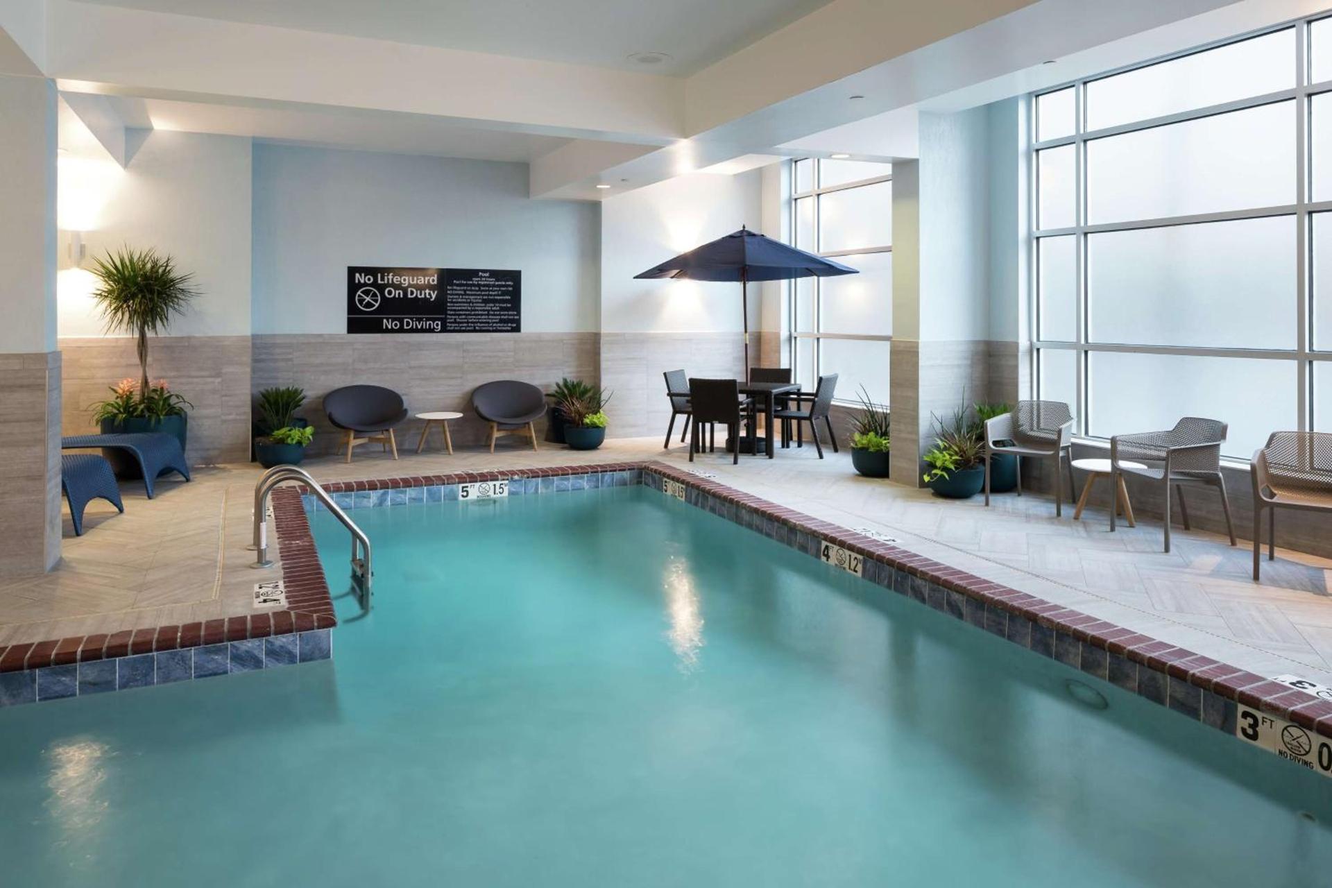 Hampton Inn & Suites Memphis-Beale Street photo 8