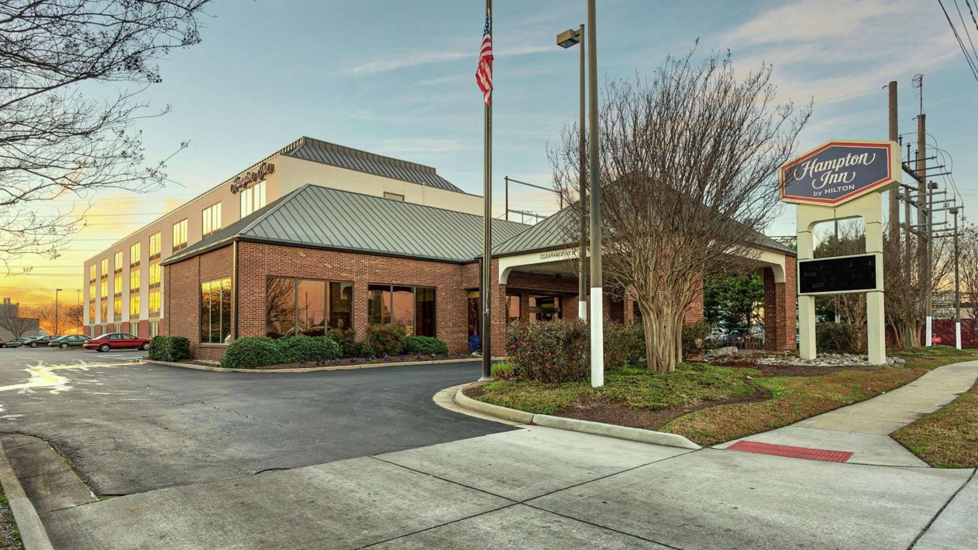 Hampton Inn Norfolk-Naval Base photo 1