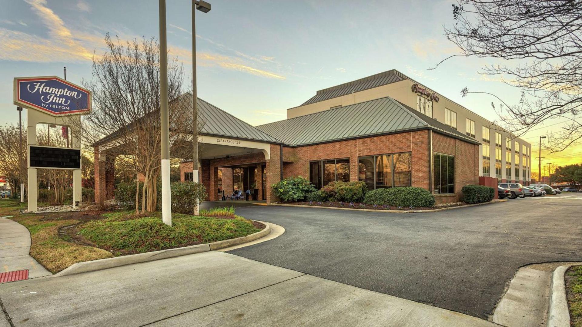 Hampton Inn Norfolk-Naval Base photo 2