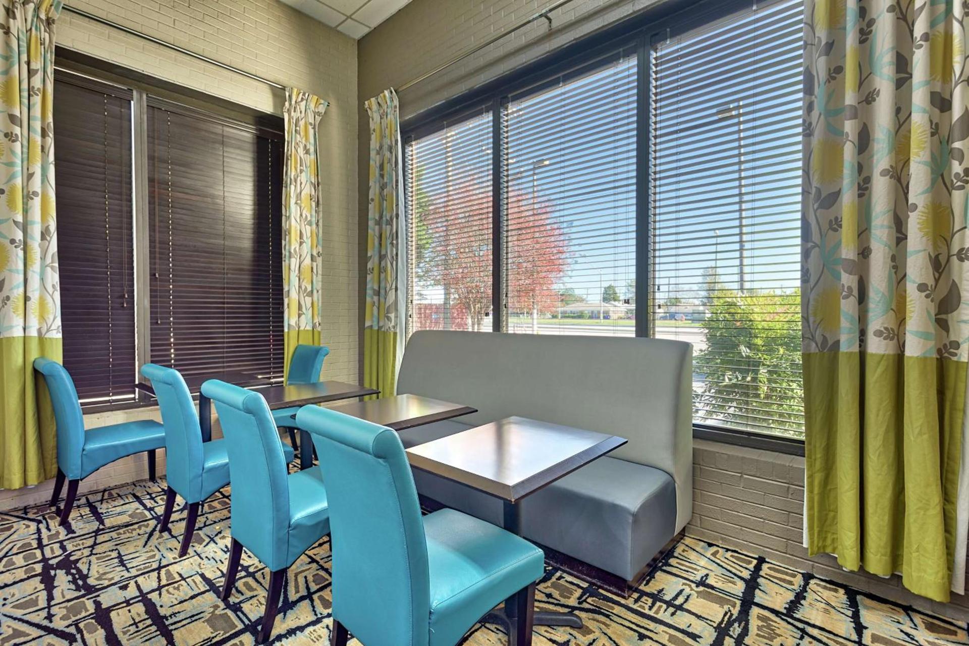 Hampton Inn Norfolk-Naval Base photo 7