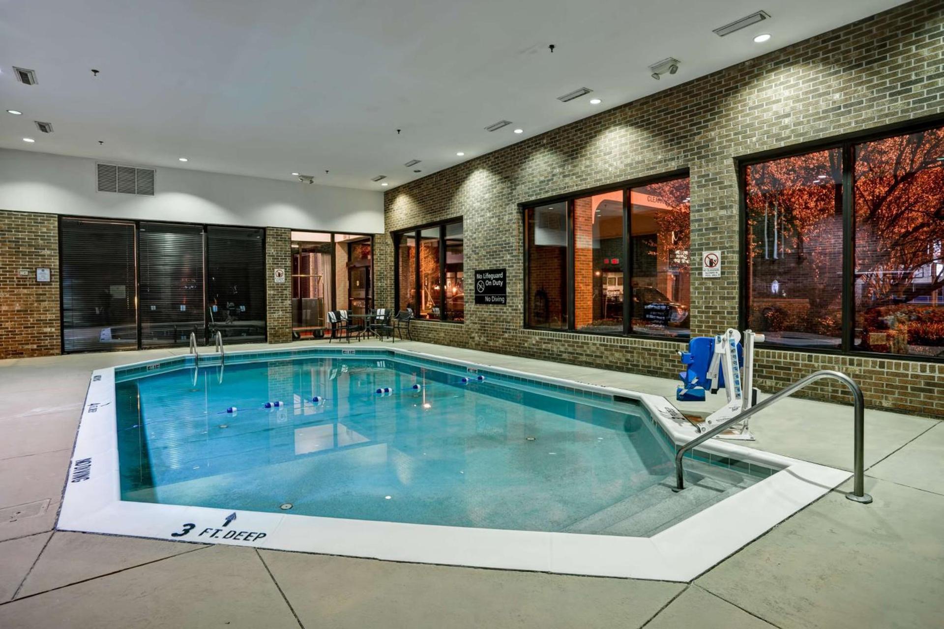 Hampton Inn Norfolk-Naval Base photo 9