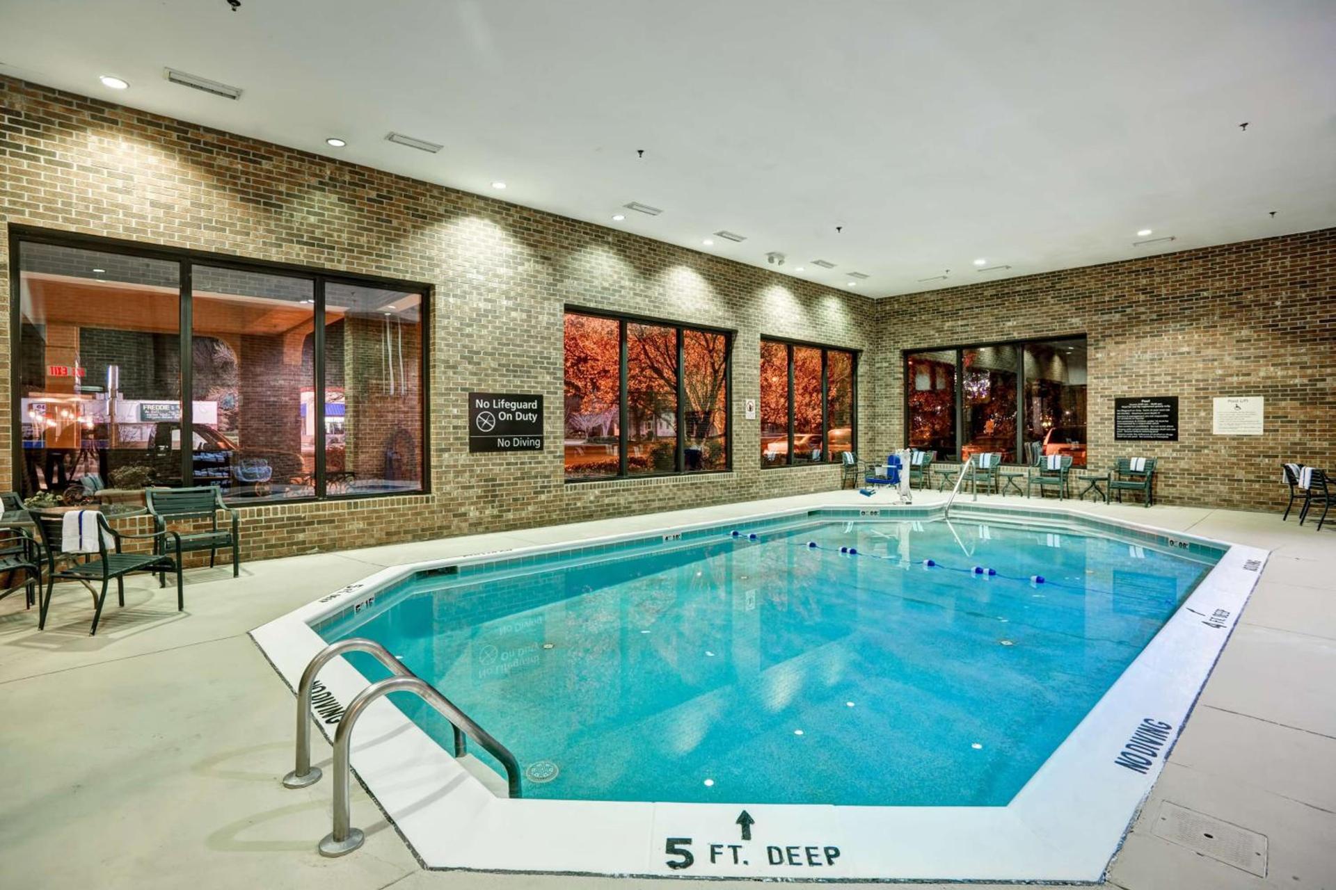 Hampton Inn Norfolk-Naval Base photo 10