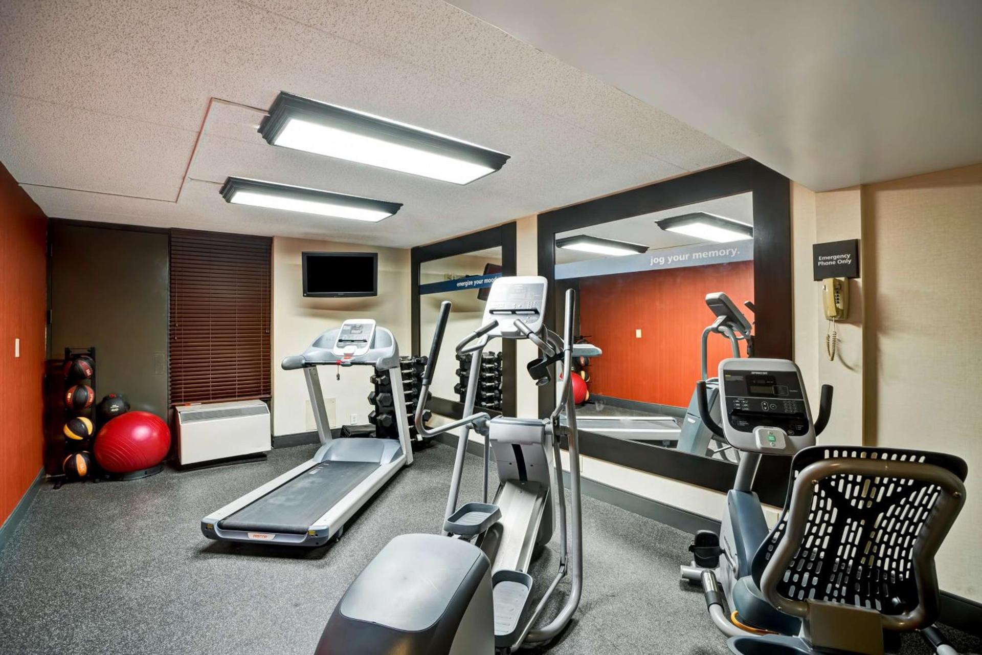 Hampton Inn Norfolk-Naval Base photo 14