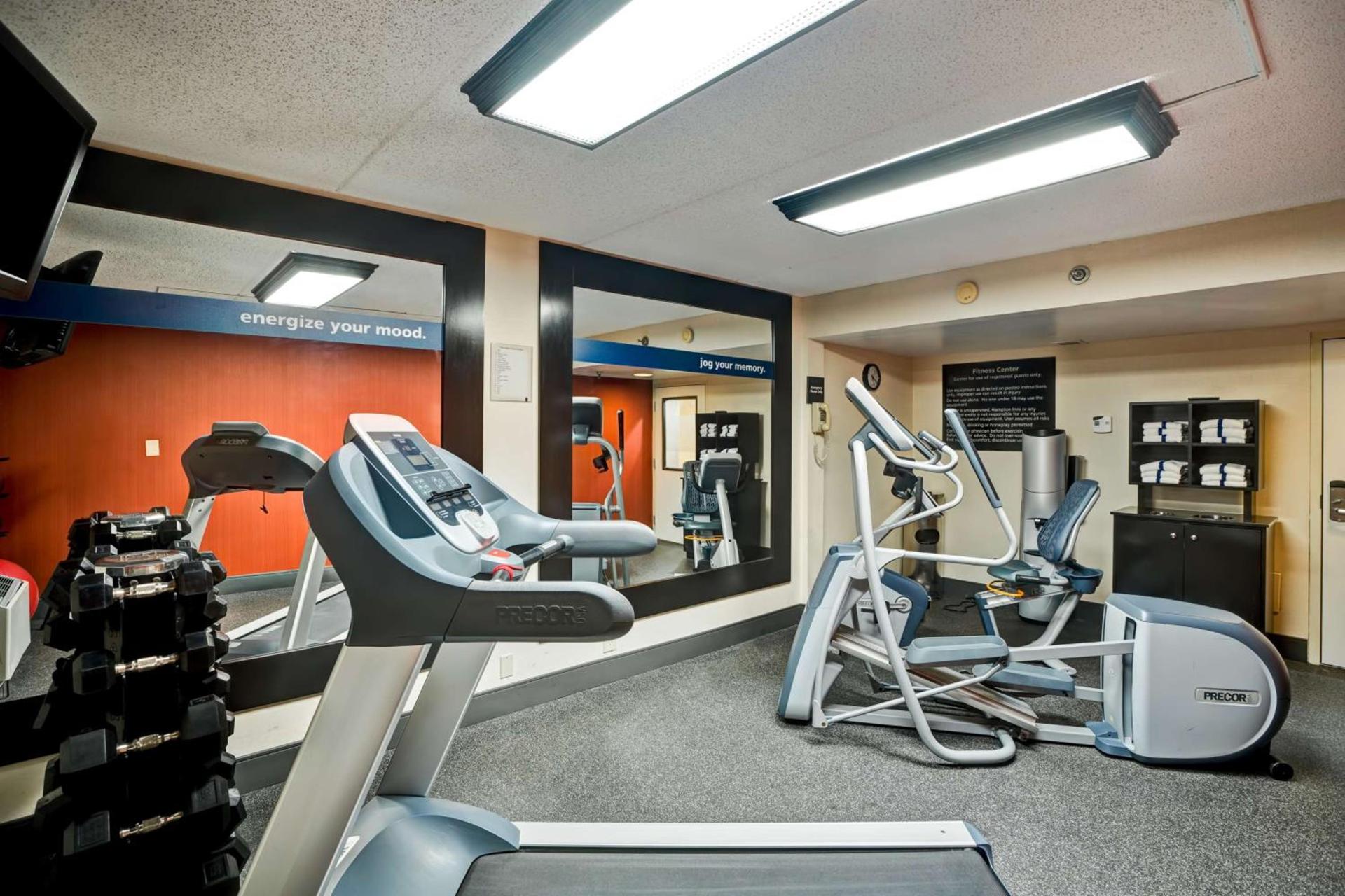 Hampton Inn Norfolk-Naval Base photo 15