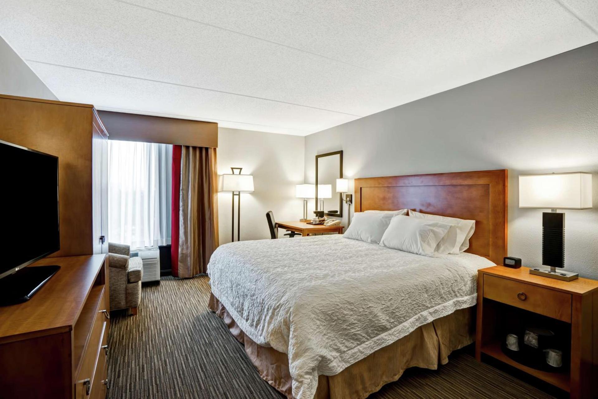 Hampton Inn Norfolk-Naval Base photo 17