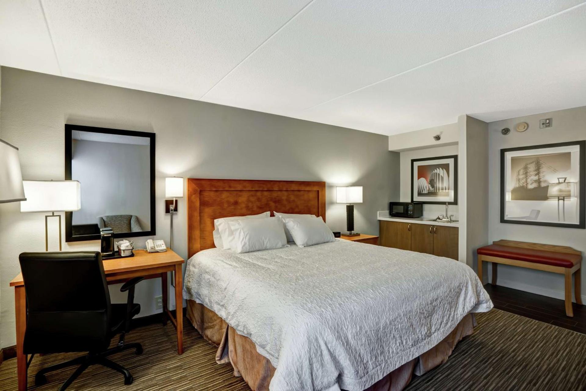Hampton Inn Norfolk-Naval Base photo 16