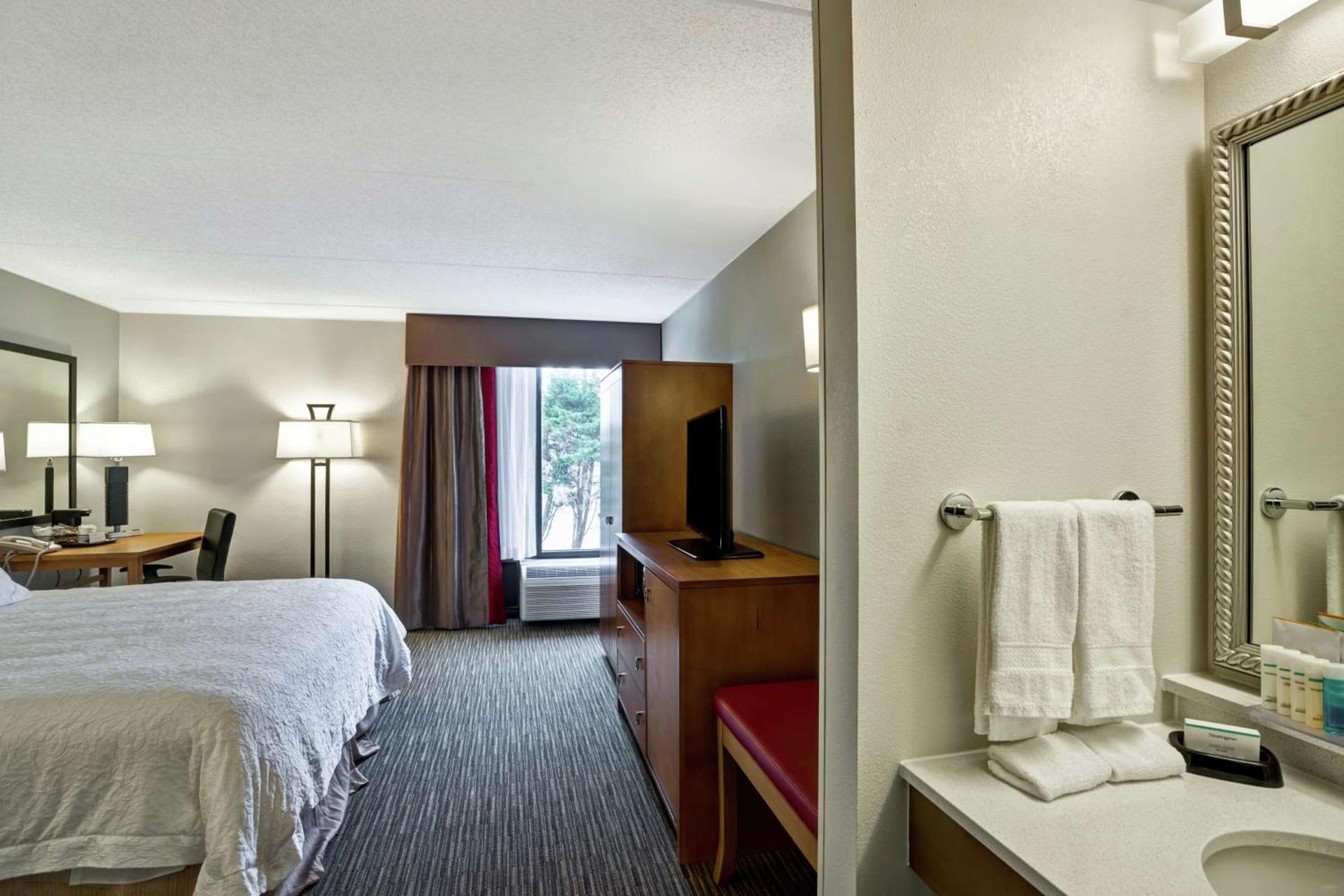 Hampton Inn Norfolk-Naval Base photo 18