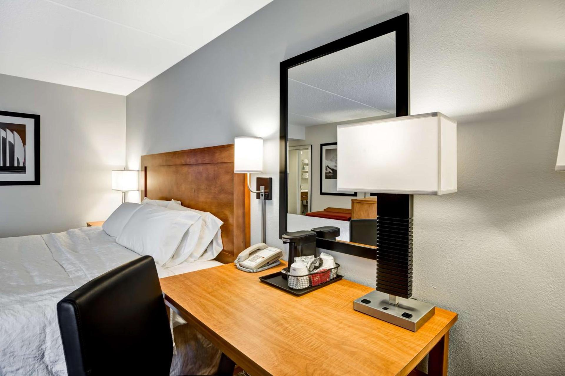 Hampton Inn Norfolk-Naval Base photo 20