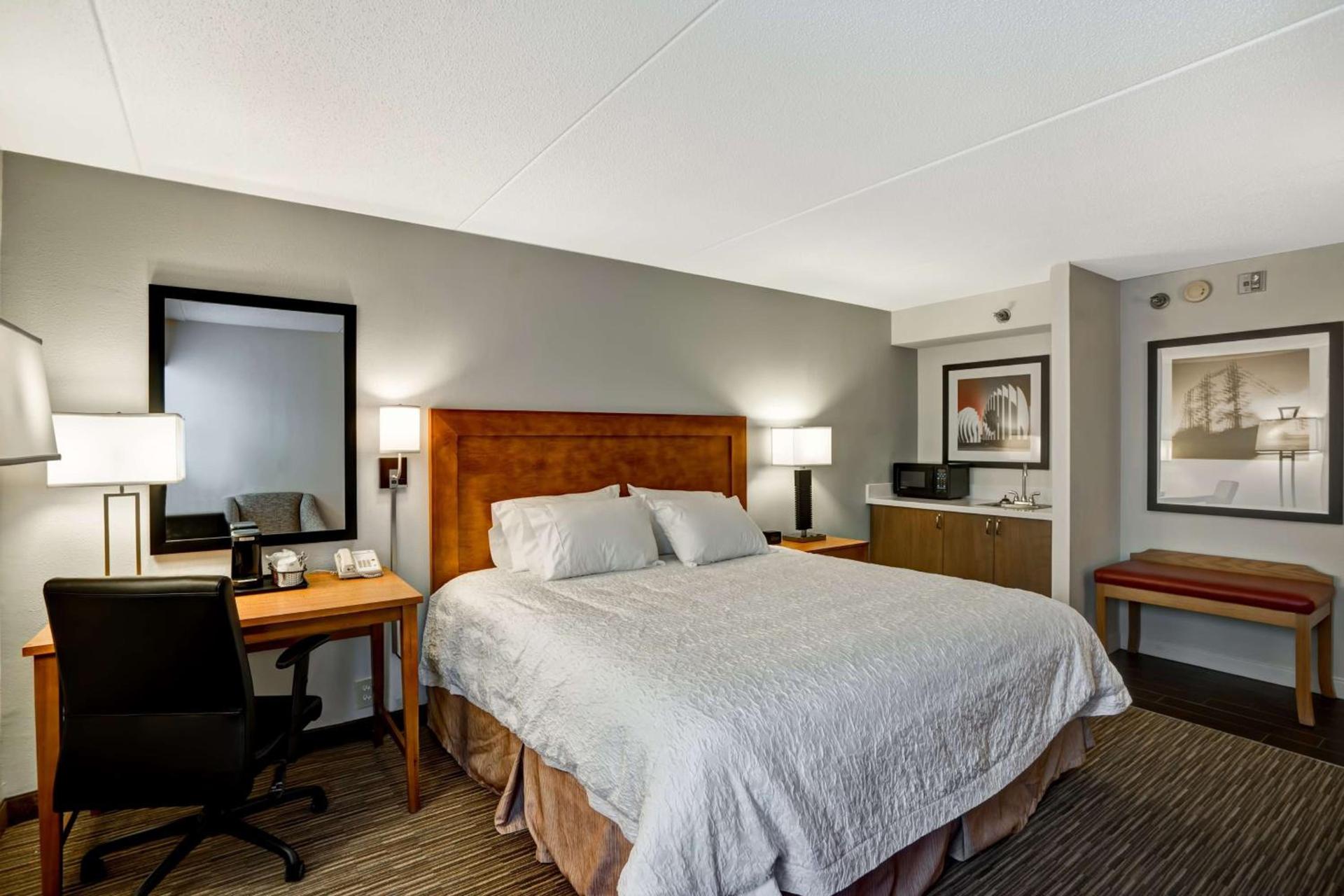 Hampton Inn Norfolk-Naval Base photo 23