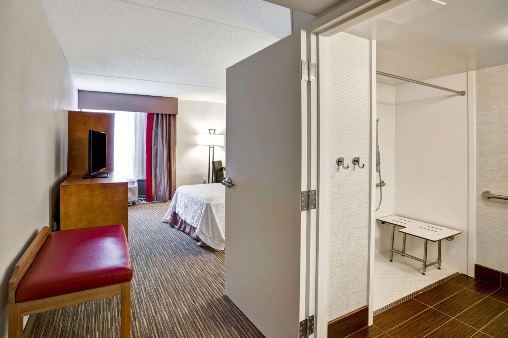 Hampton Inn Norfolk-Naval Base photo 24
