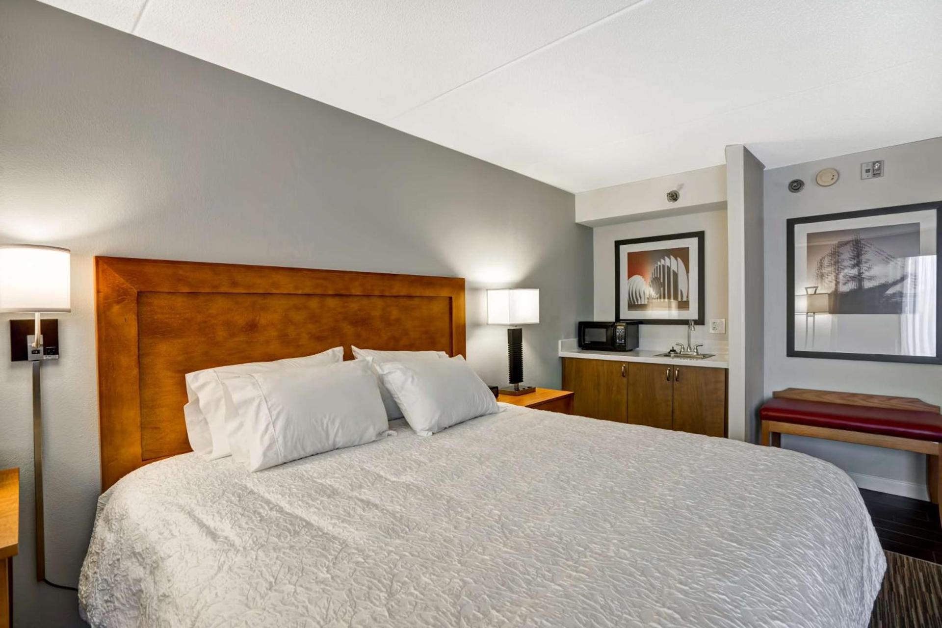 Hampton Inn Norfolk-Naval Base photo 25