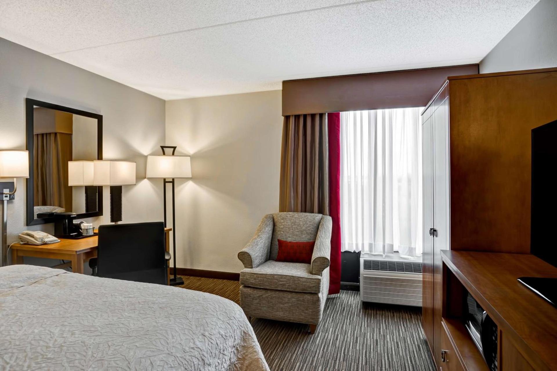 Hampton Inn Norfolk-Naval Base photo 26