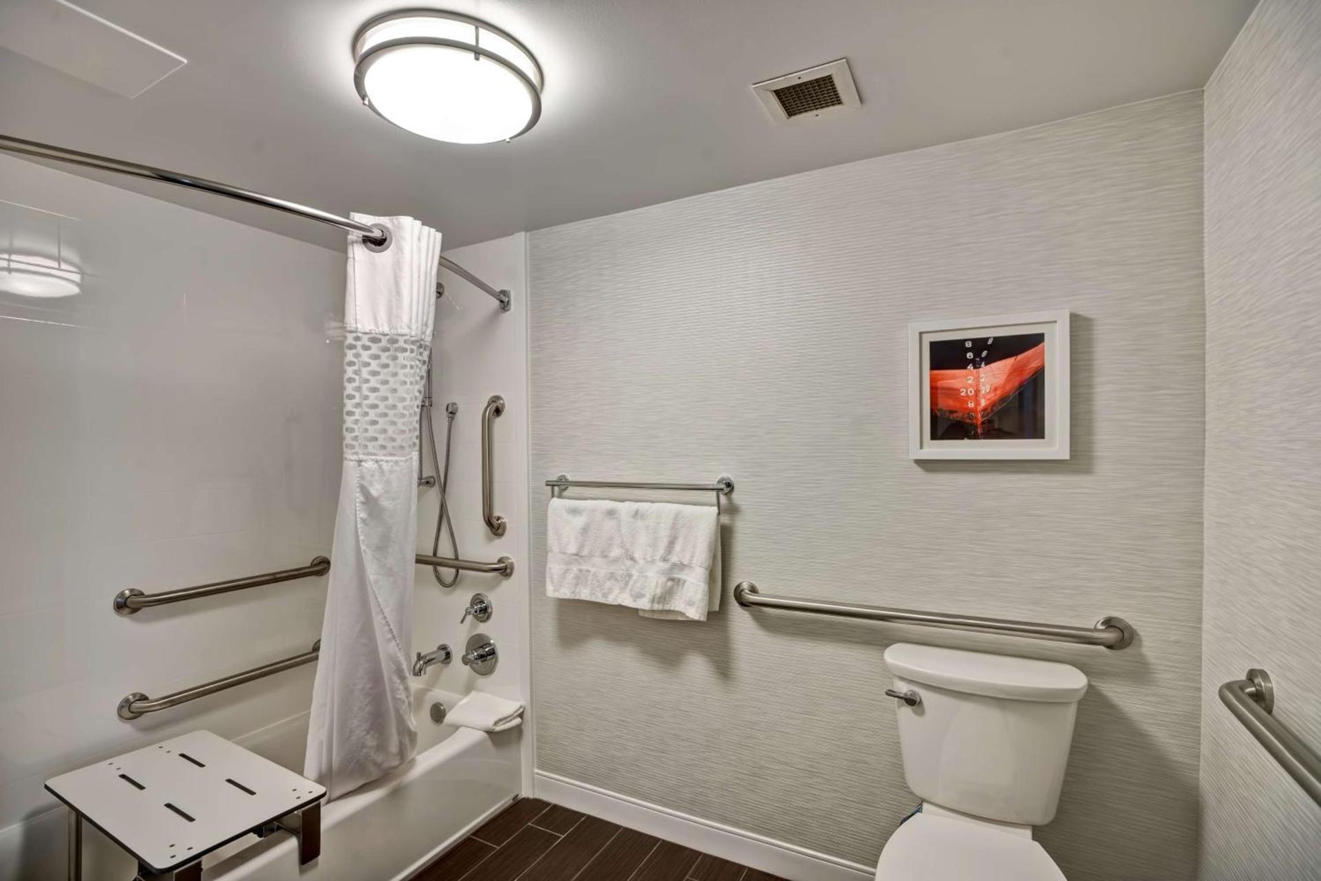 Hampton Inn Norfolk-Naval Base photo 31