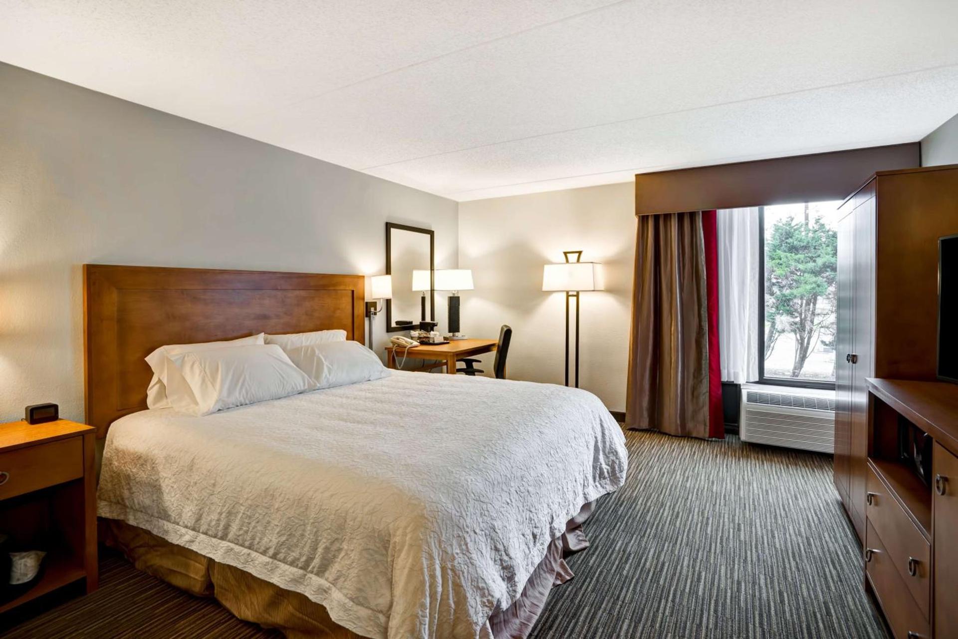 Hampton Inn Norfolk-Naval Base photo 34