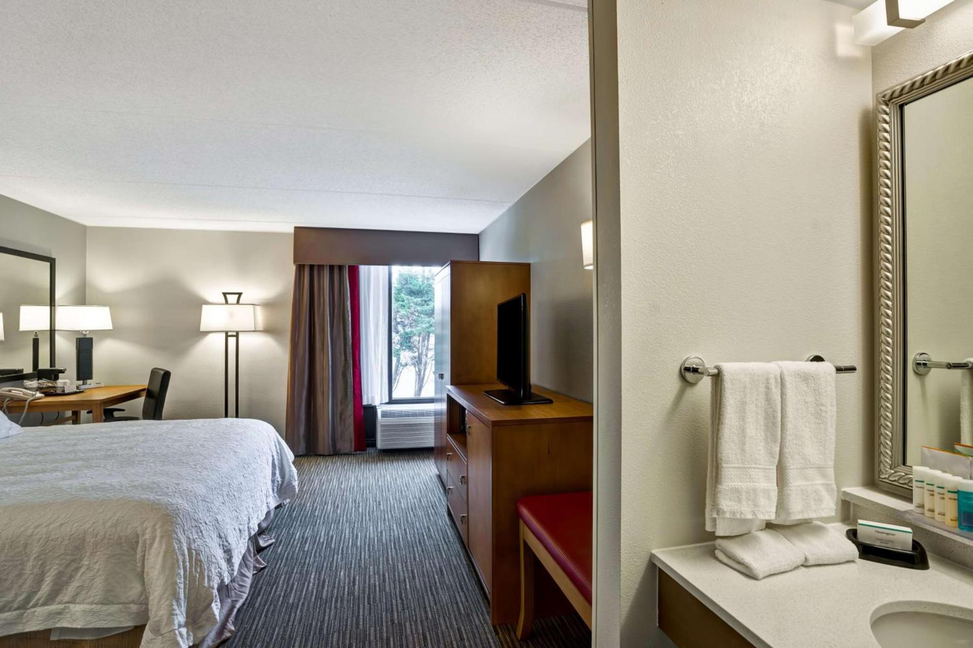 Hampton Inn Norfolk-Naval Base photo 36